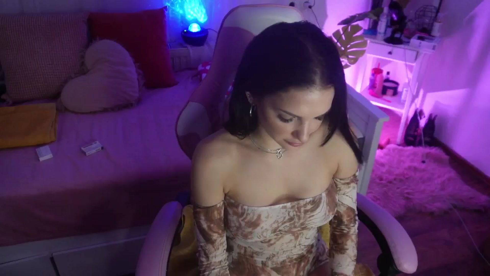 Gallery image thumbnail from AshleyJohnes's myfreecams stream on, 04/24/2024, 04:35 image 1 of 20