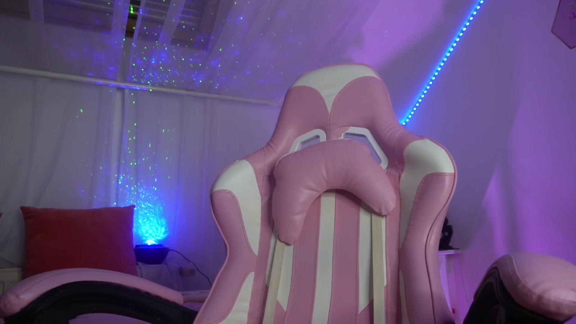 Gallery image thumbnail from AshleyJohnes's myfreecams stream on, 05/07/2024, 06:37 image 16 of 20