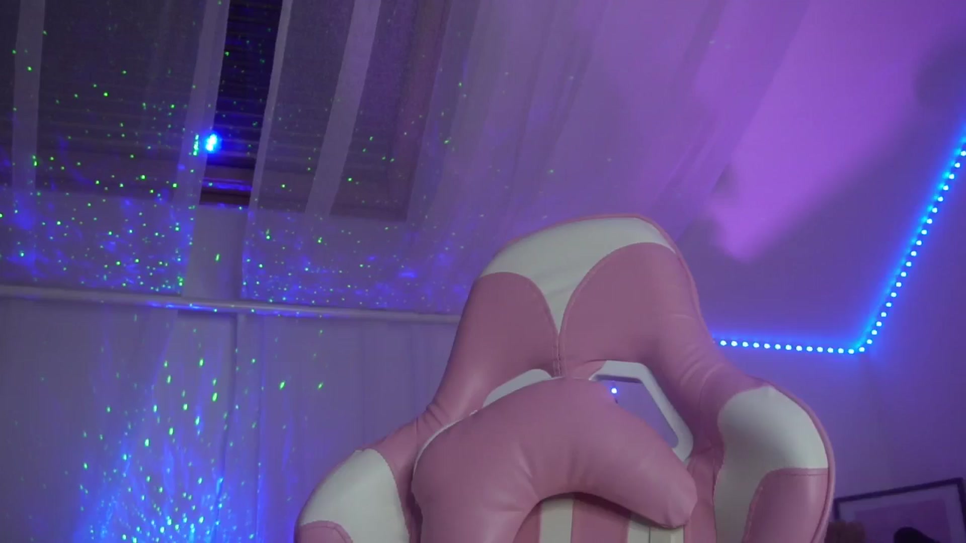 Gallery image thumbnail from AshleyJohnes's myfreecams stream on, 05/13/2024, 04:11 image 18 of 20