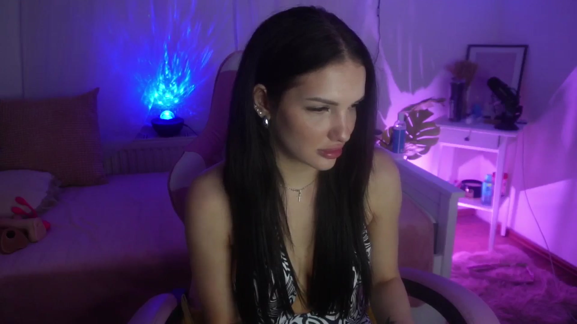 Gallery image thumbnail from AshleyJohnes's myfreecams stream on, 05/21/2024, 04:48 image 5 of 20