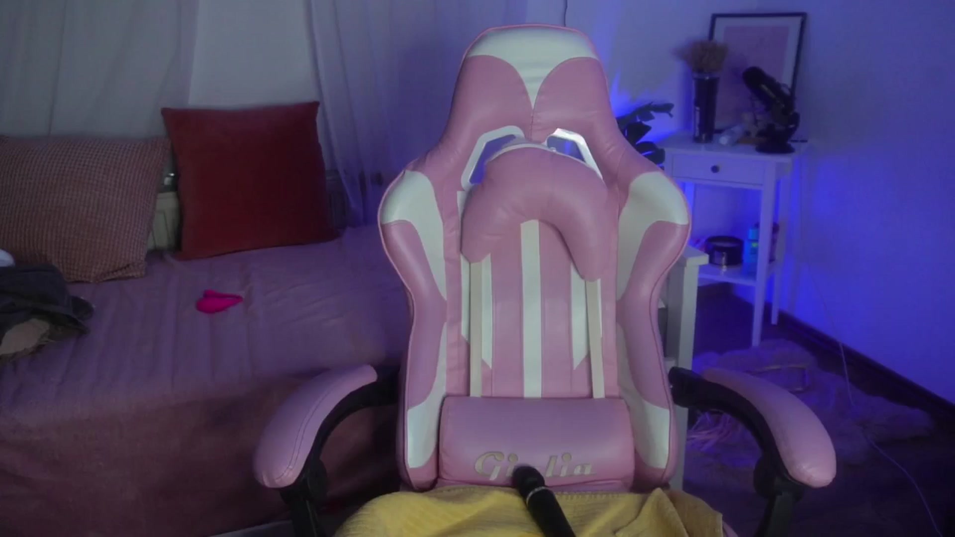 Gallery image thumbnail from AshleyJohnes's myfreecams stream on, 05/25/2024, 07:04 image 5 of 20