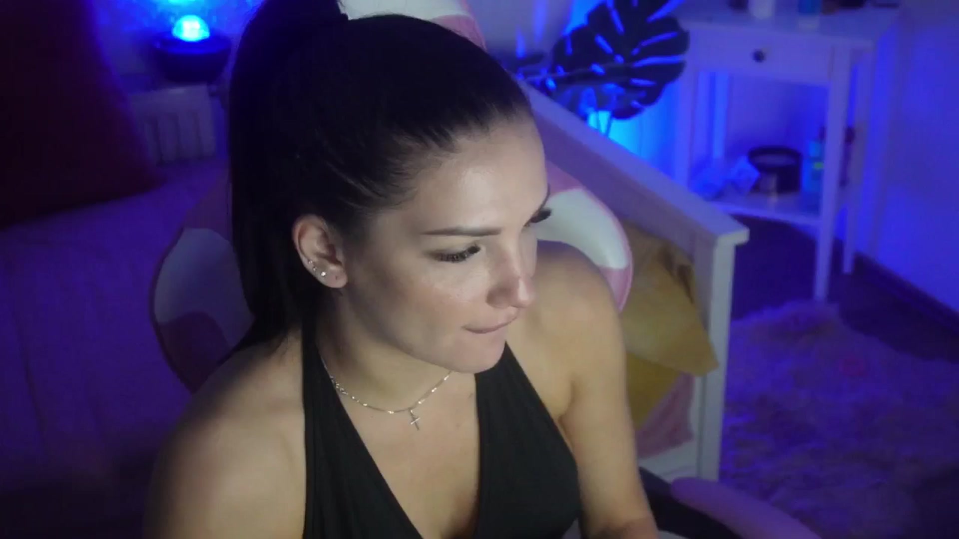 Gallery image thumbnail from AshleyJohnes's myfreecams stream on, 06/07/2024, 06:08 image 1 of 20