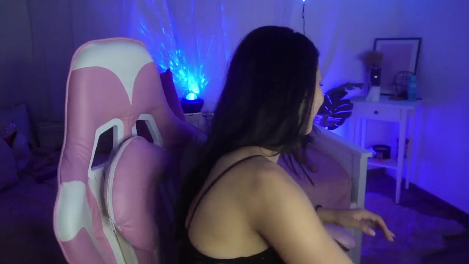 Gallery image thumbnail from AshleyJohnes's myfreecams stream on, 06/30/2024, 06:36 image 15 of 20