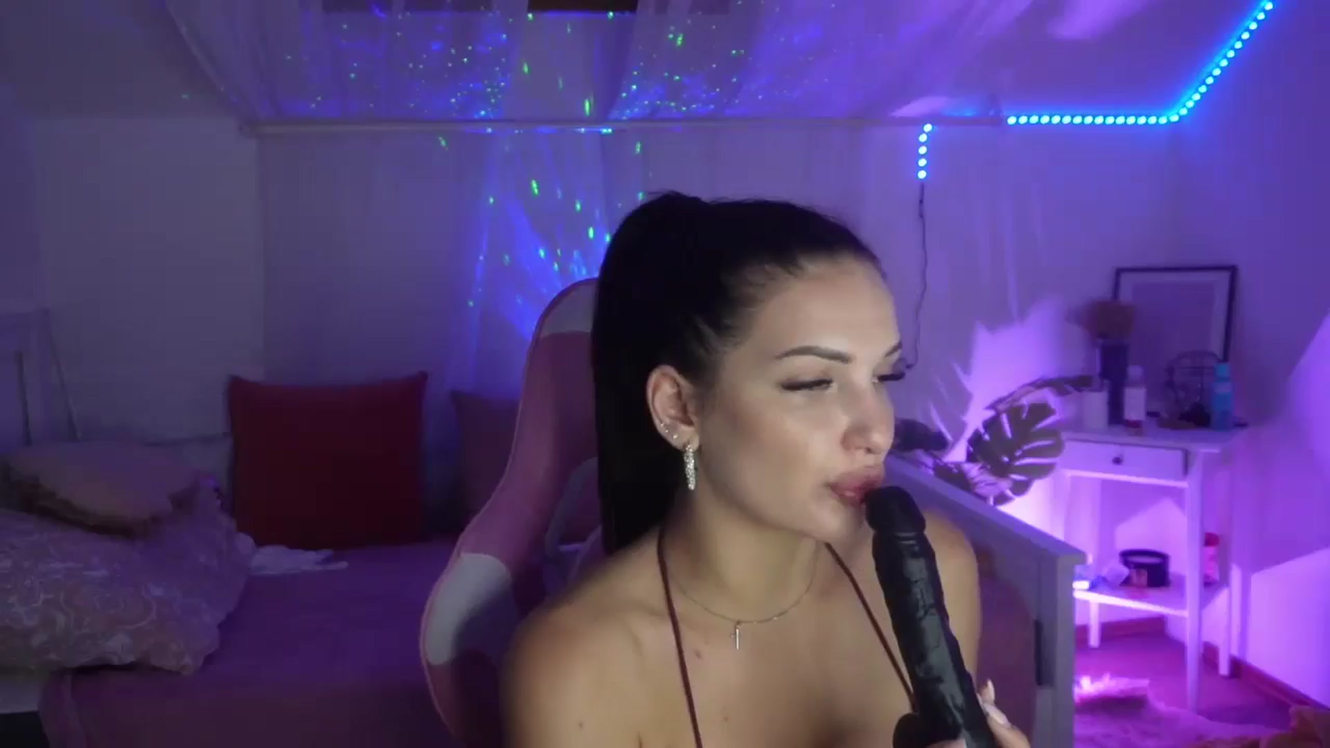 Gallery image thumbnail from AshleyJohnes's myfreecams stream on, 07/24/2024, 05:50 image 19 of 20