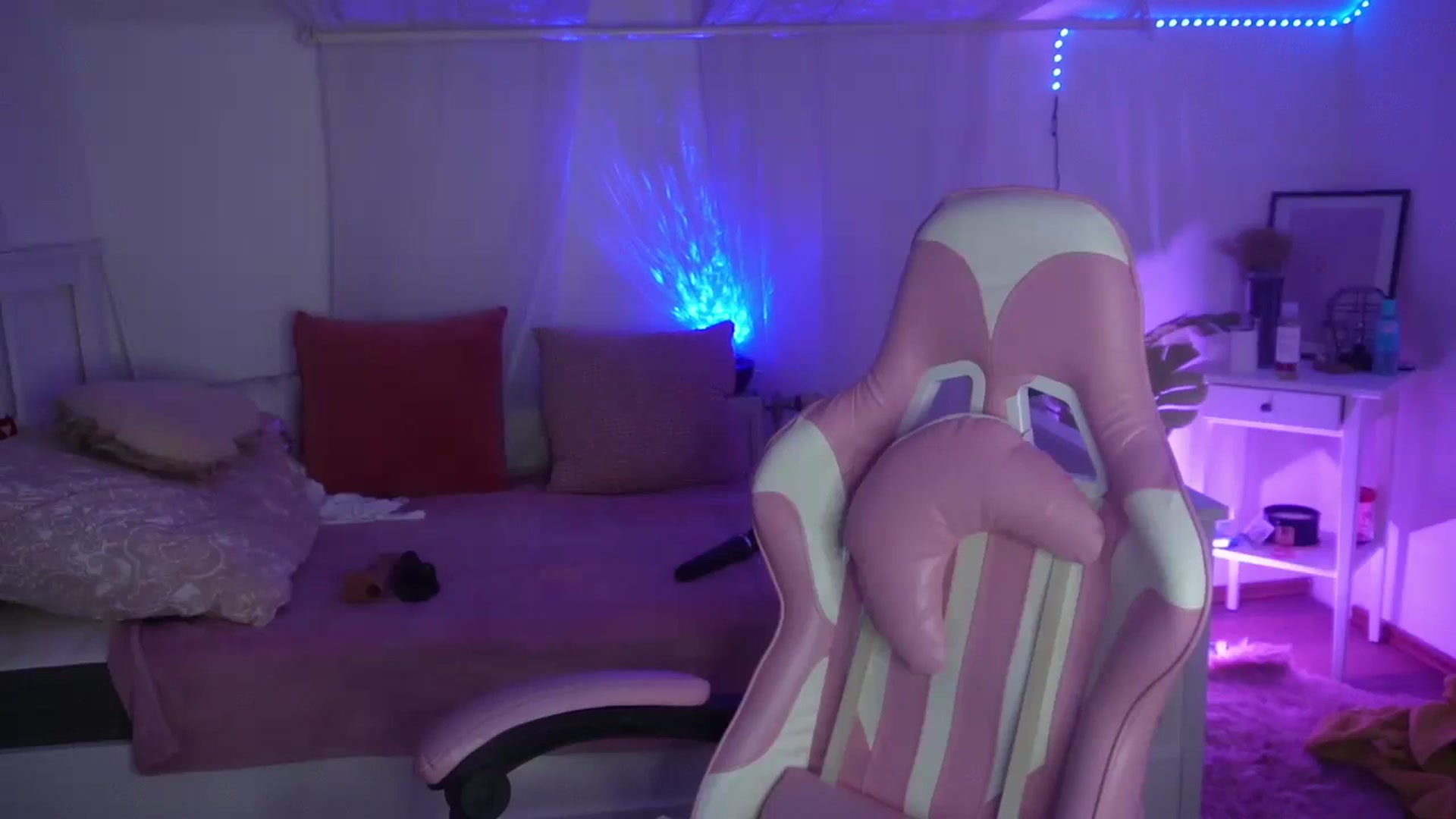 Gallery image thumbnail from AshleyJohnes's myfreecams stream on, 07/24/2024, 06:42 image 8 of 20