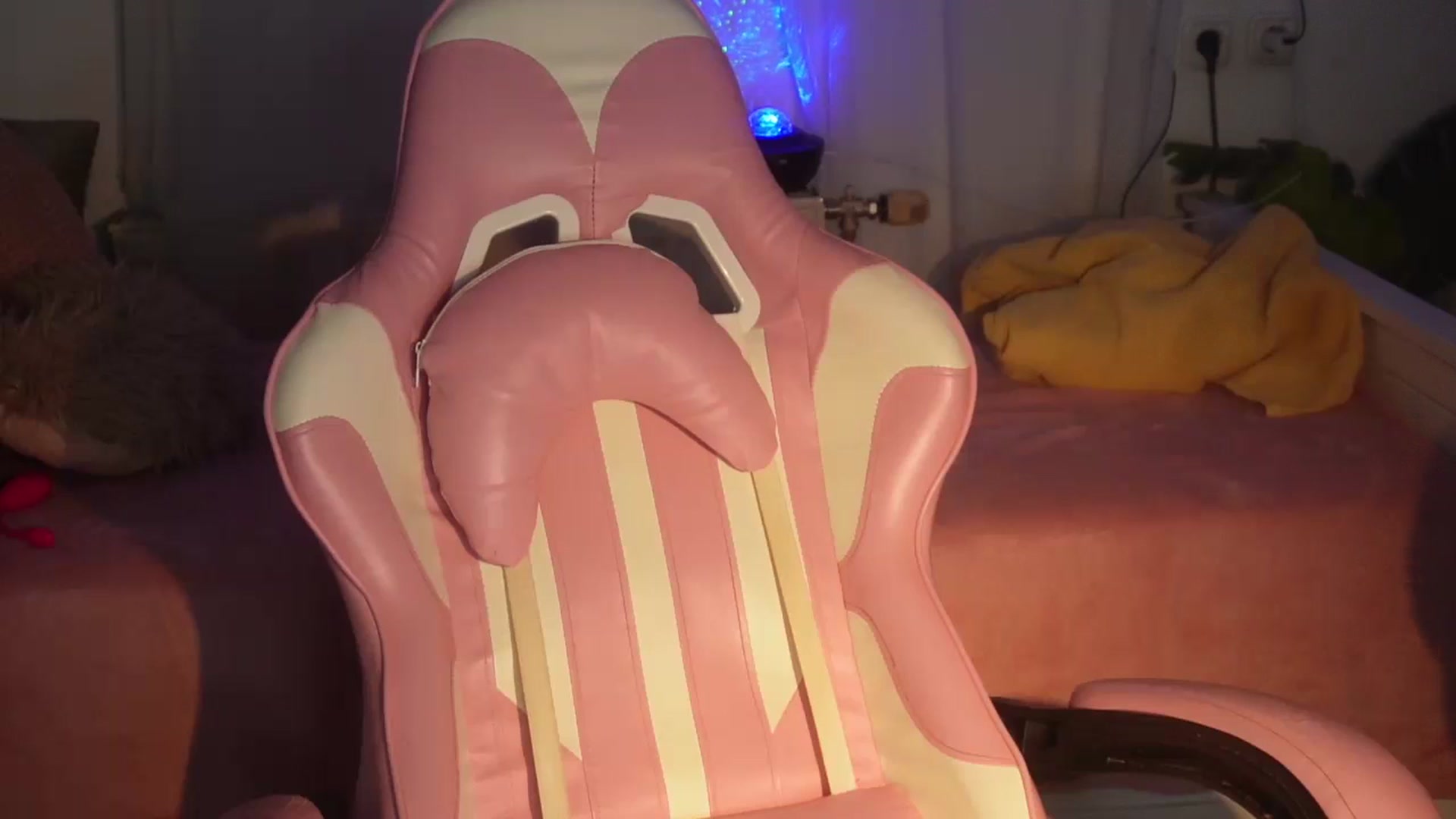Gallery image thumbnail from AshleyJohnes's myfreecams stream on, 09/05/2024, 07:26 image 12 of 20