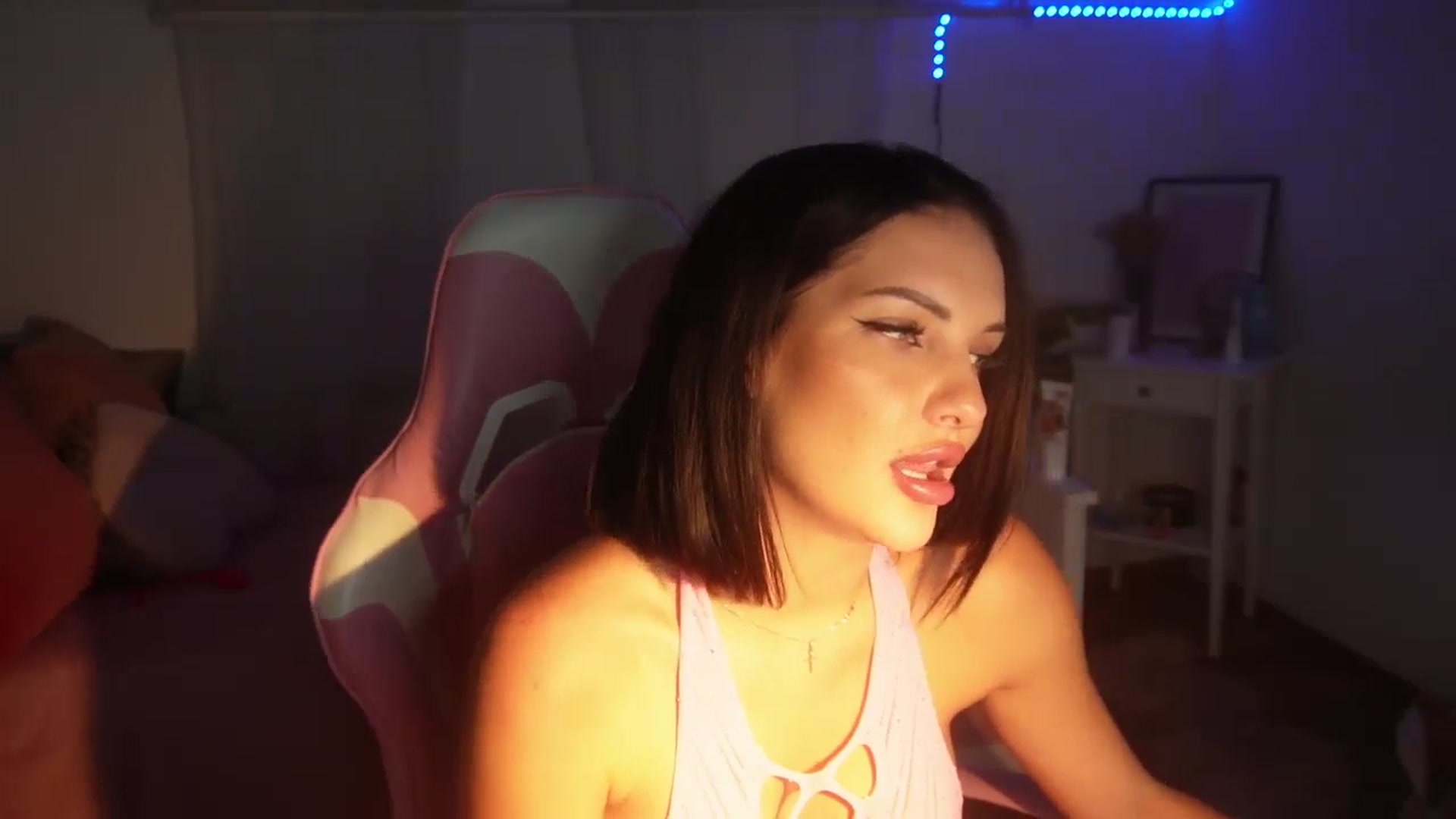 Gallery image thumbnail from AshleyJohnes's myfreecams stream on, 09/15/2024, 08:58 image 2 of 20