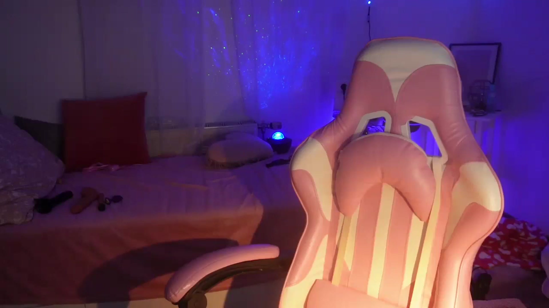 Gallery image thumbnail from AshleyJohnes's myfreecams stream on, 10/15/2024, 06:29 image 2 of 20