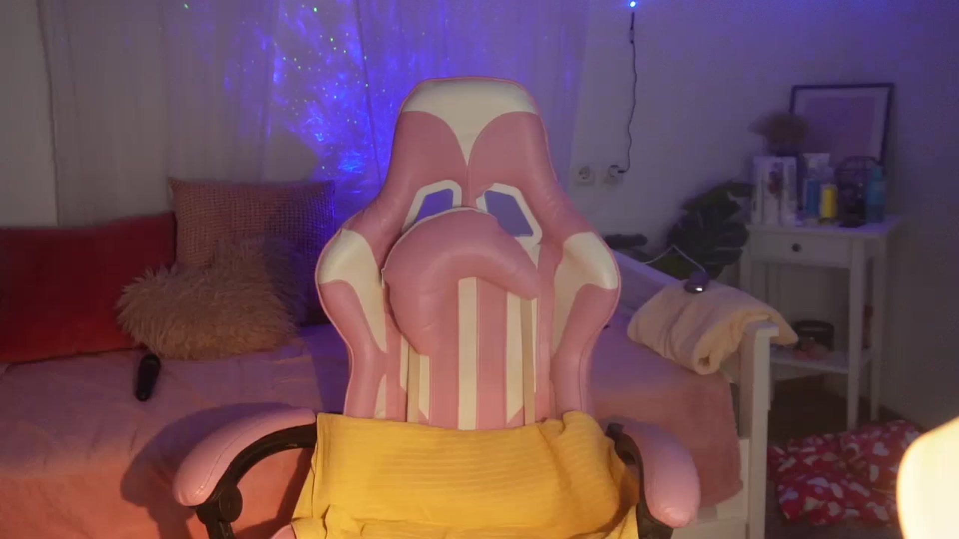 Gallery image thumbnail from AshleyJohnes's myfreecams stream on, 10/30/2024, 06:57 image 9 of 20