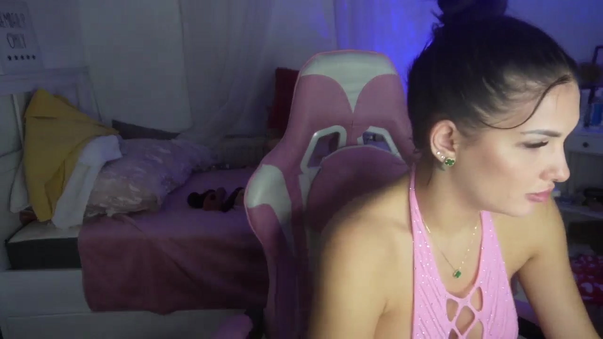 Gallery image thumbnail from AshleyJohnes's myfreecams stream on, 11/15/2024, 05:36 image 19 of 20