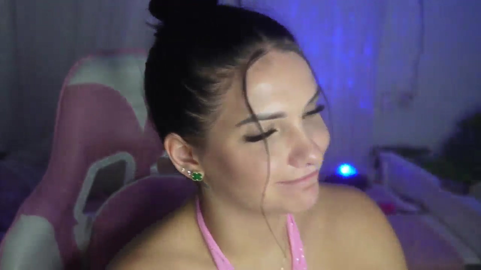 Gallery image thumbnail from AshleyJohnes's myfreecams stream on, 11/15/2024, 06:31 image 10 of 20