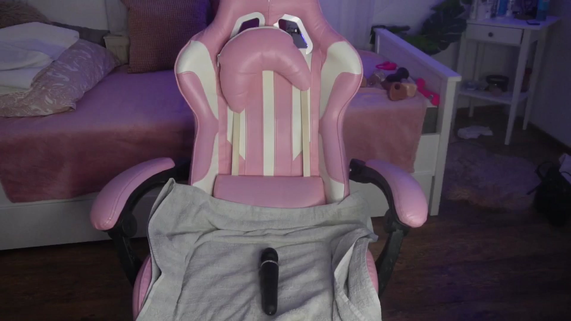 Gallery image thumbnail from AshleyJohnes's myfreecams stream on, 12/07/2024, 05:24 image 11 of 20