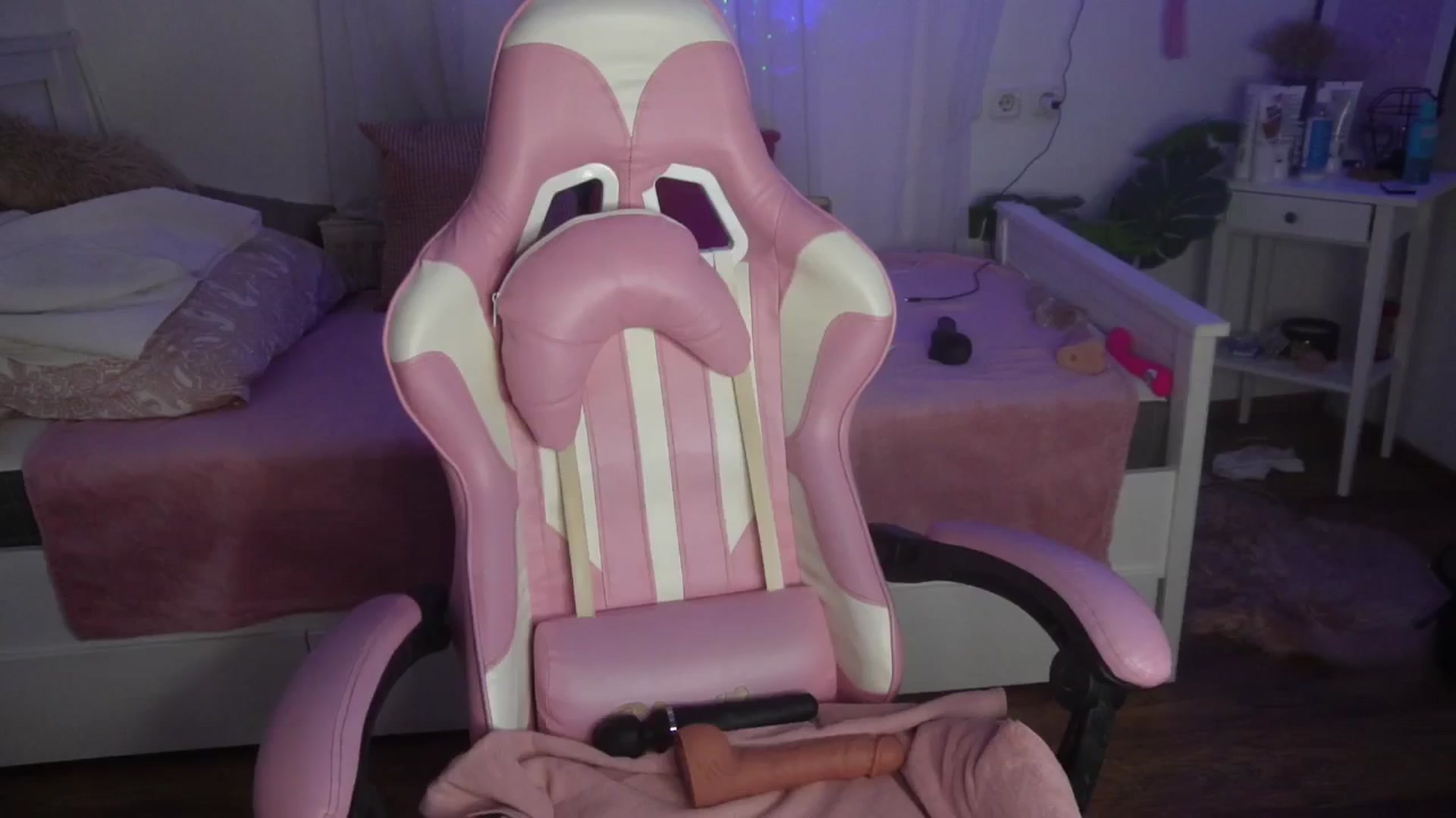 Gallery image thumbnail from AshleyJohnes's myfreecams stream on, 12/10/2024, 06:33 image 8 of 20