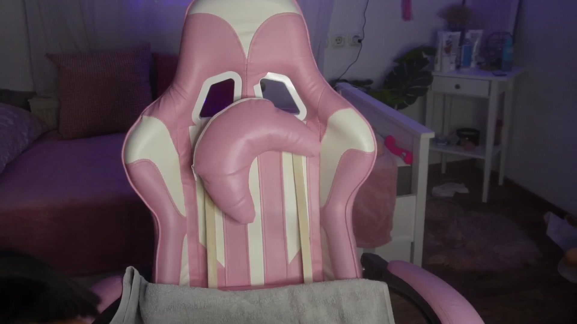 Gallery image thumbnail from AshleyJohnes's myfreecams stream on, 12/11/2024, 05:25 image 11 of 20