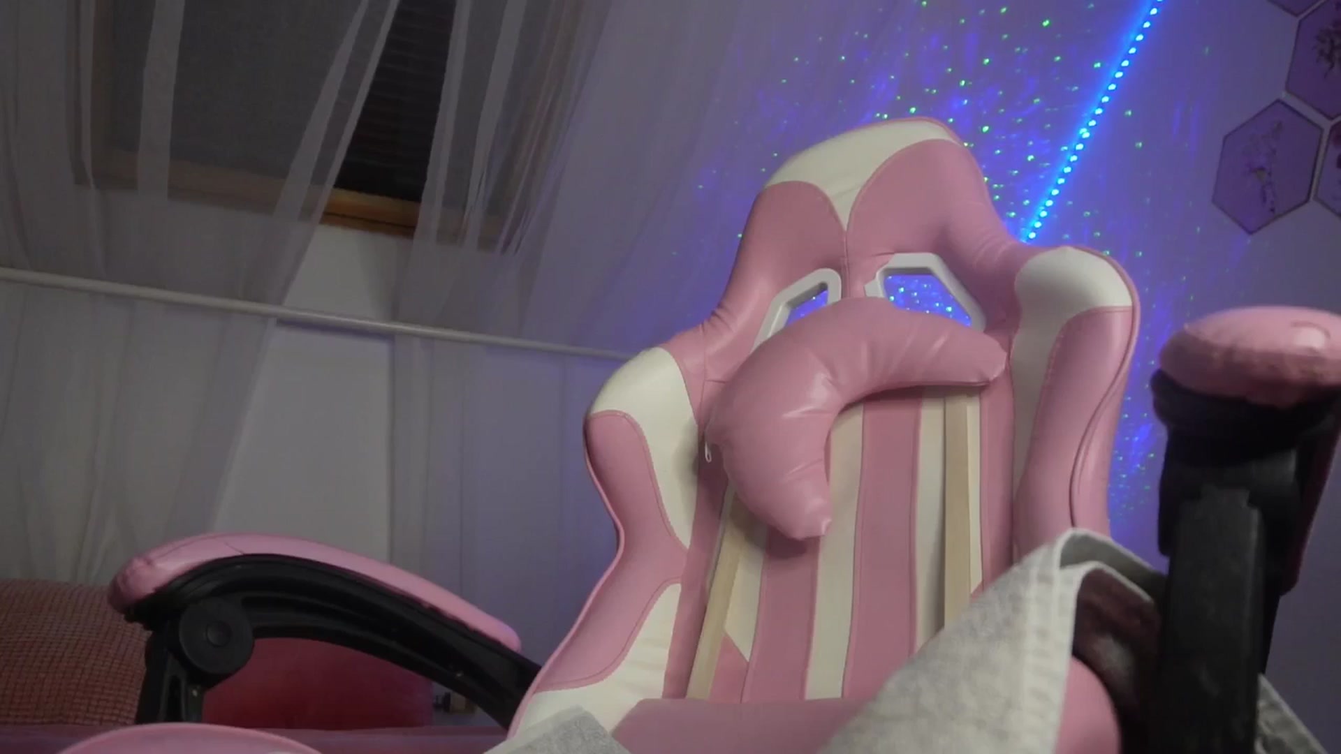 Gallery image thumbnail from AshleyJohnes's myfreecams stream on, 01/05/2025, 23:11 image 6 of 20