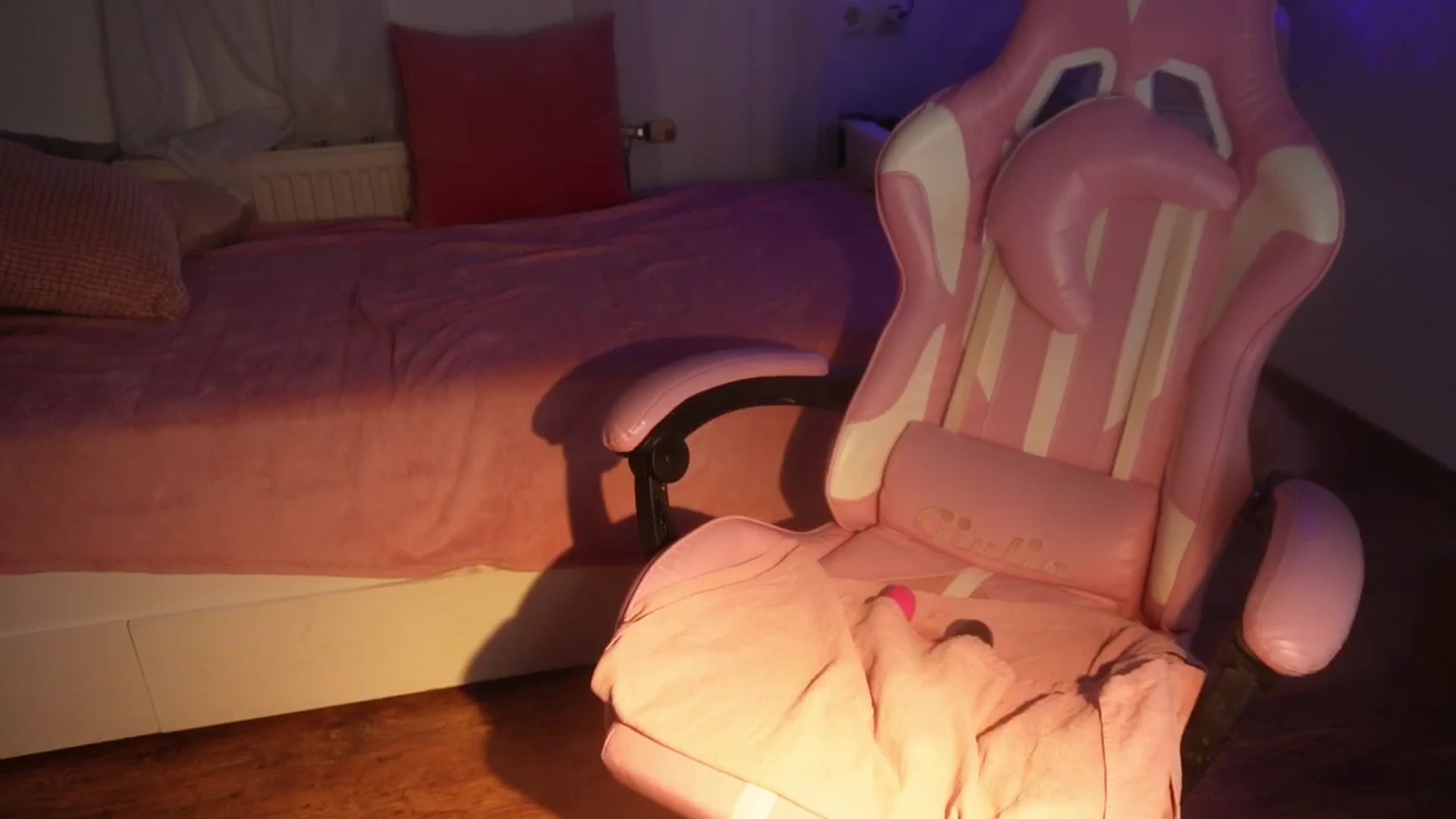 Gallery image thumbnail from AshleyJohnes's myfreecams stream on, 01/08/2025, 23:48 image 19 of 20