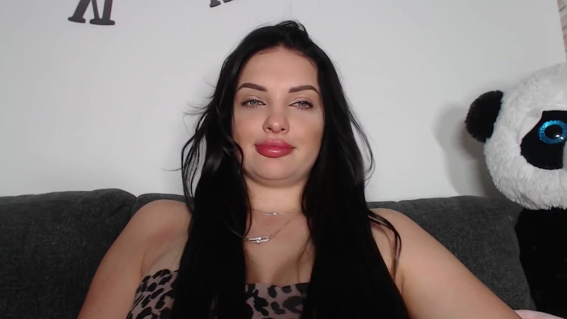 Gallery image thumbnail from AshleyJohnes's myfreecams stream on, 04/22/2025, 04:43 image 3 of 20
