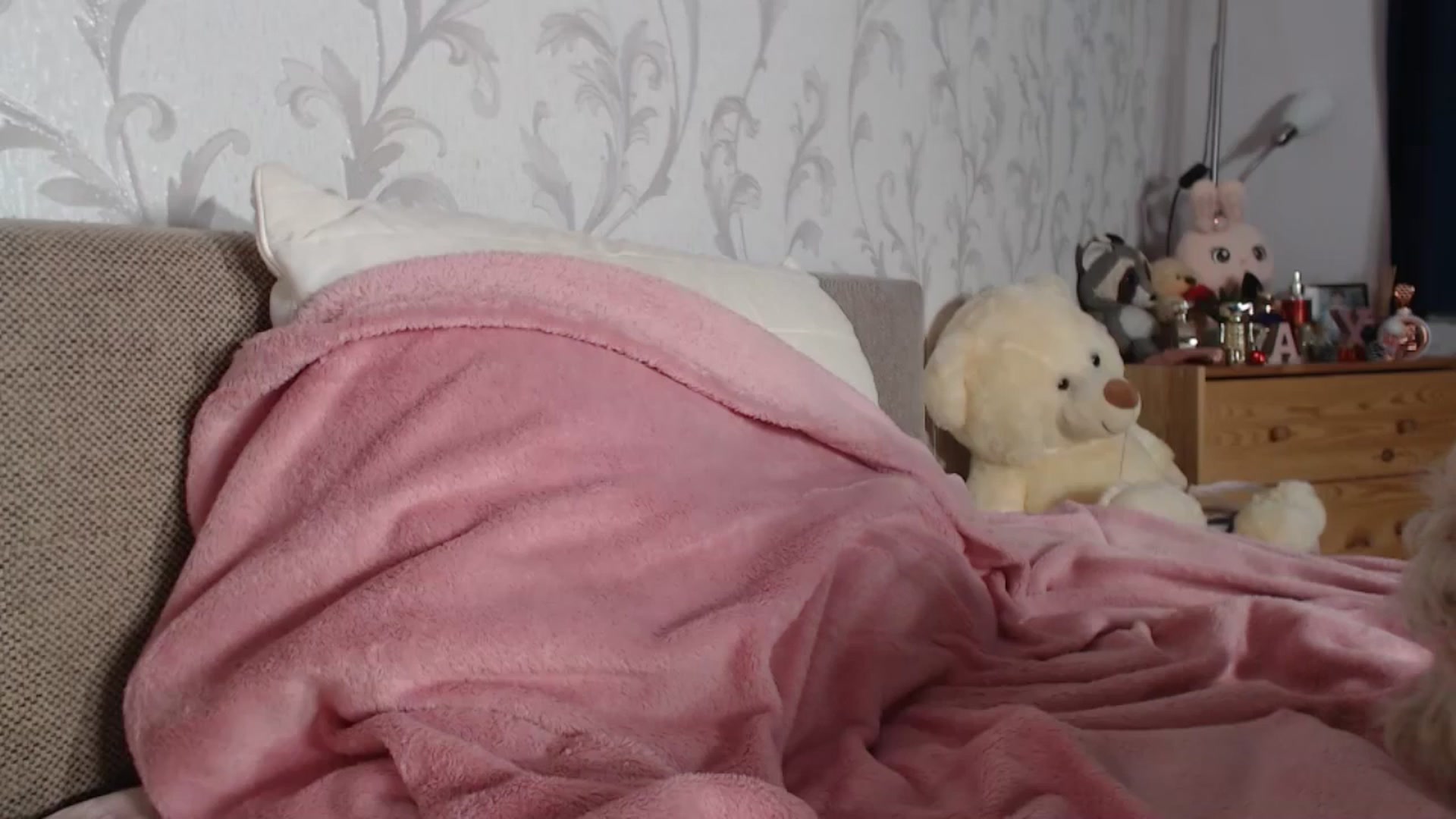 Gallery image thumbnail from AshleyJohnes's myfreecams stream on, 04/29/2025, 05:59 image 5 of 20