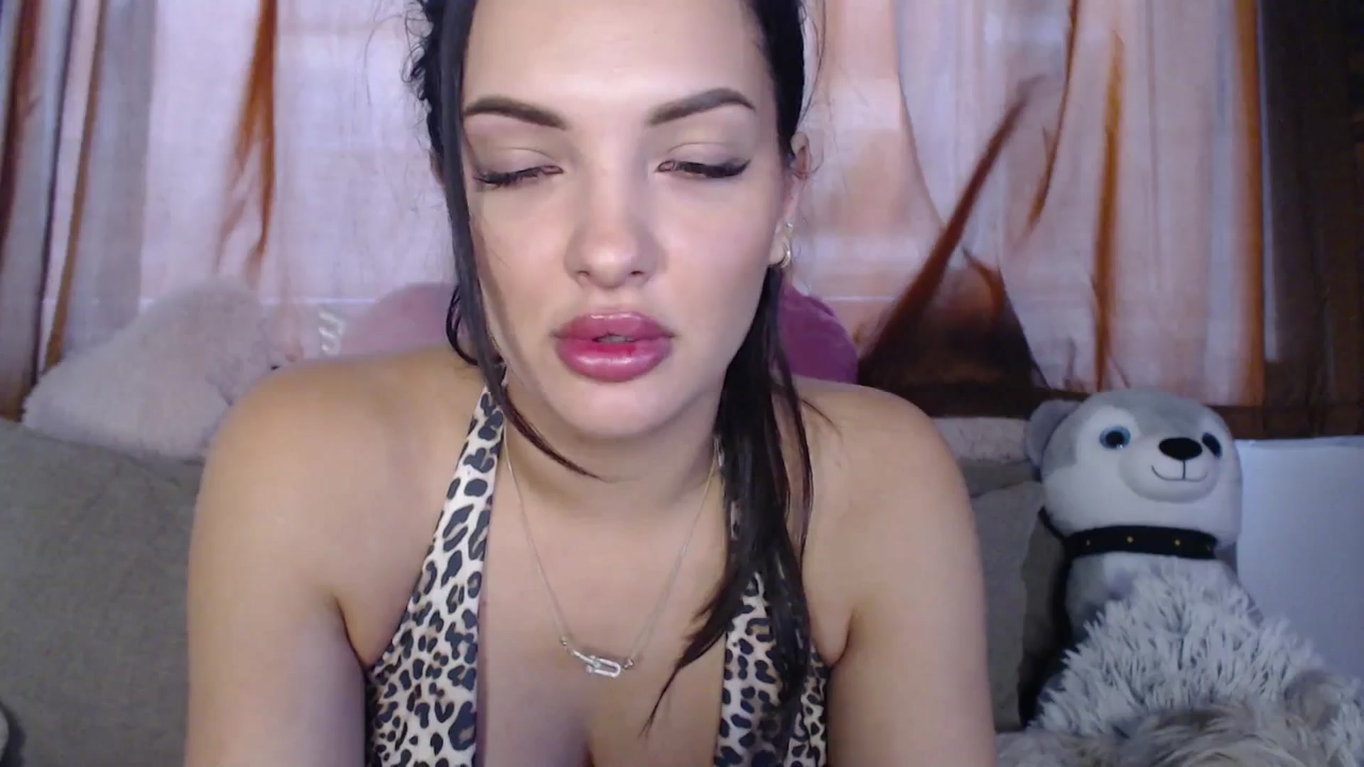 Gallery image thumbnail from AshleyJohnes's myfreecams stream on, 05/21/2025, 05:32 image 2 of 20