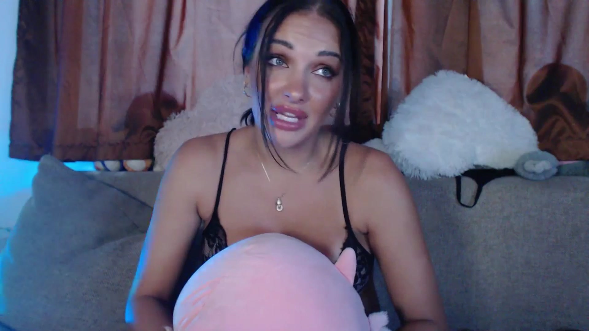 Gallery image thumbnail from AshleyJohnes's myfreecams stream on, 08/16/2025, 04:27 image 19 of 20