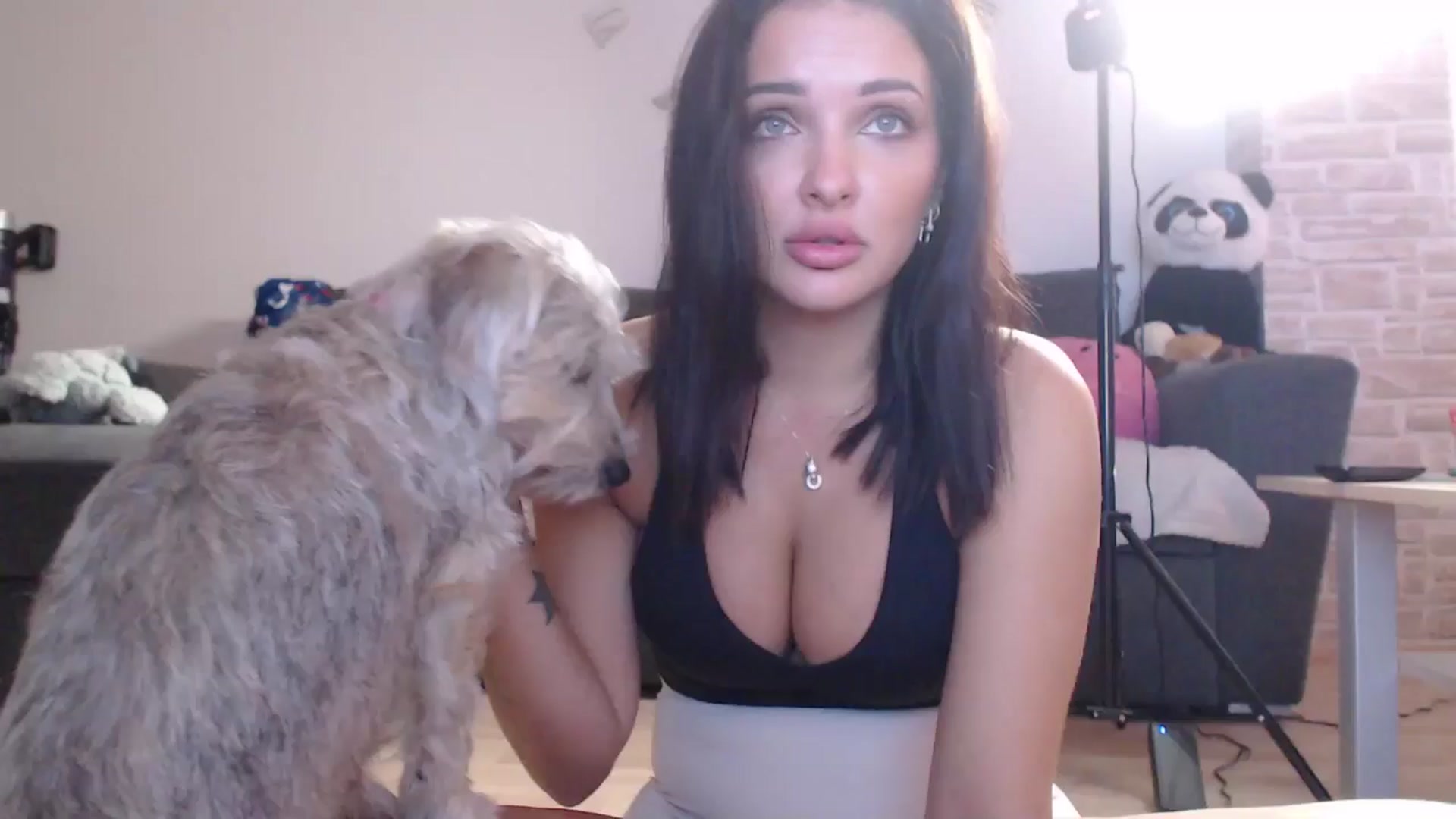 Gallery image thumbnail from AshleyJohnes's myfreecams stream on, 08/28/2025, 09:44 image 9 of 20