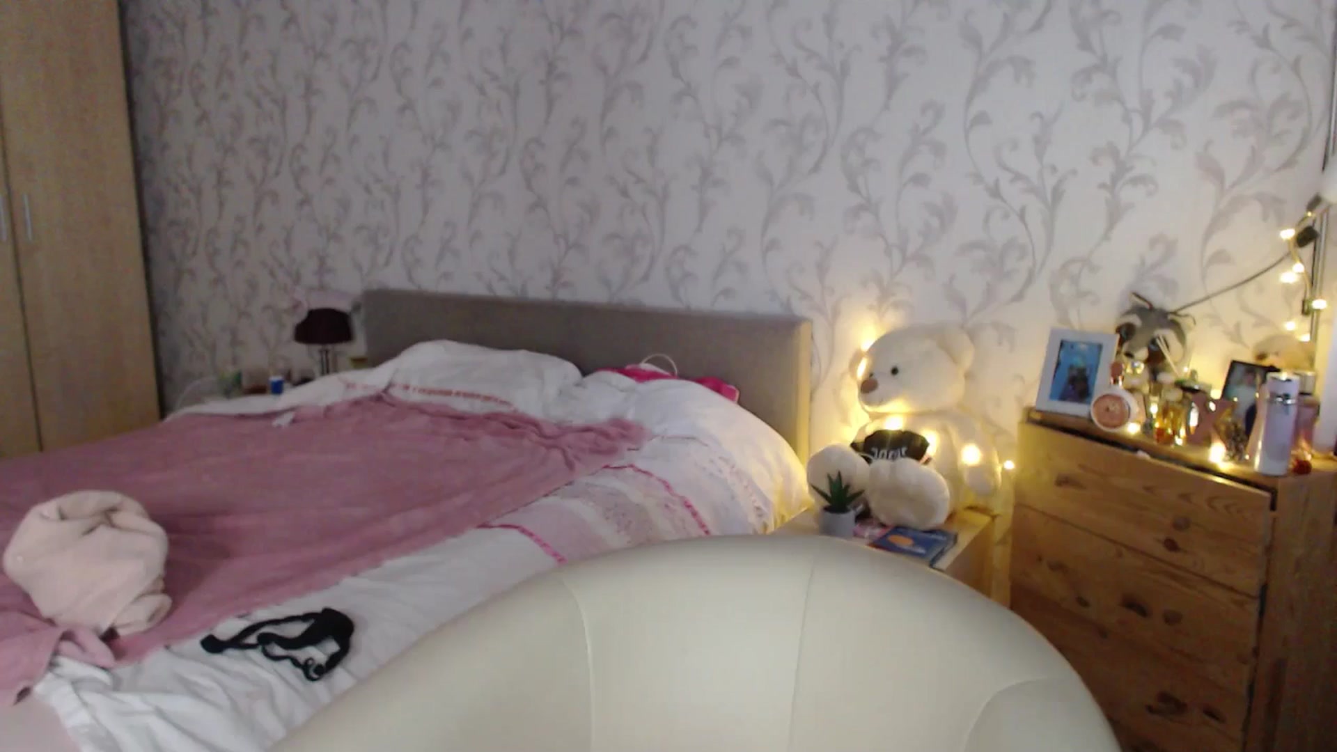 Gallery image thumbnail from AshleyJohnes's myfreecams stream on, 10/29/2025, 06:43 image 19 of 20