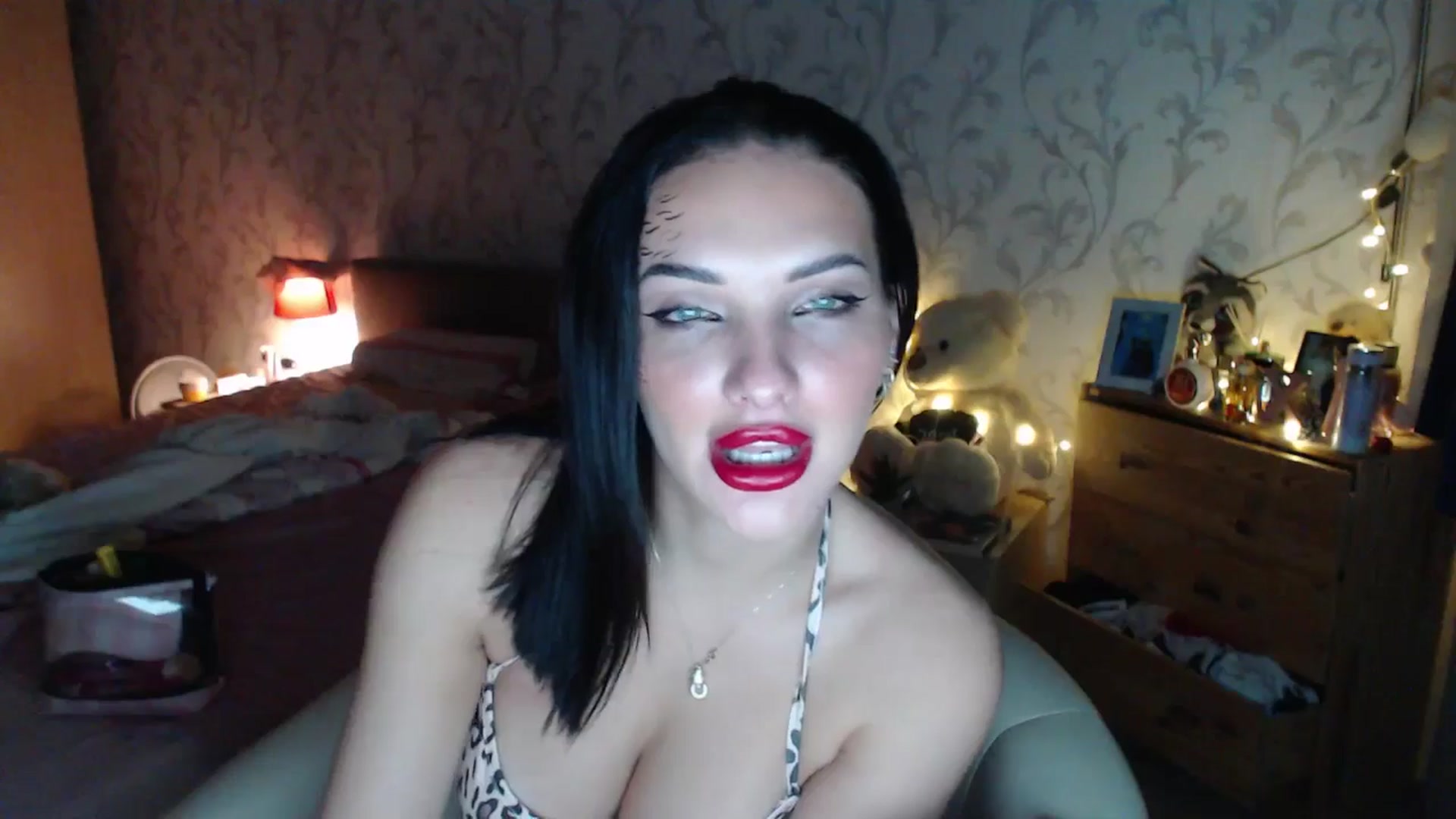 Gallery image thumbnail from AshleyJohnes's myfreecams stream on, 10/31/2025, 03:59 image 19 of 20