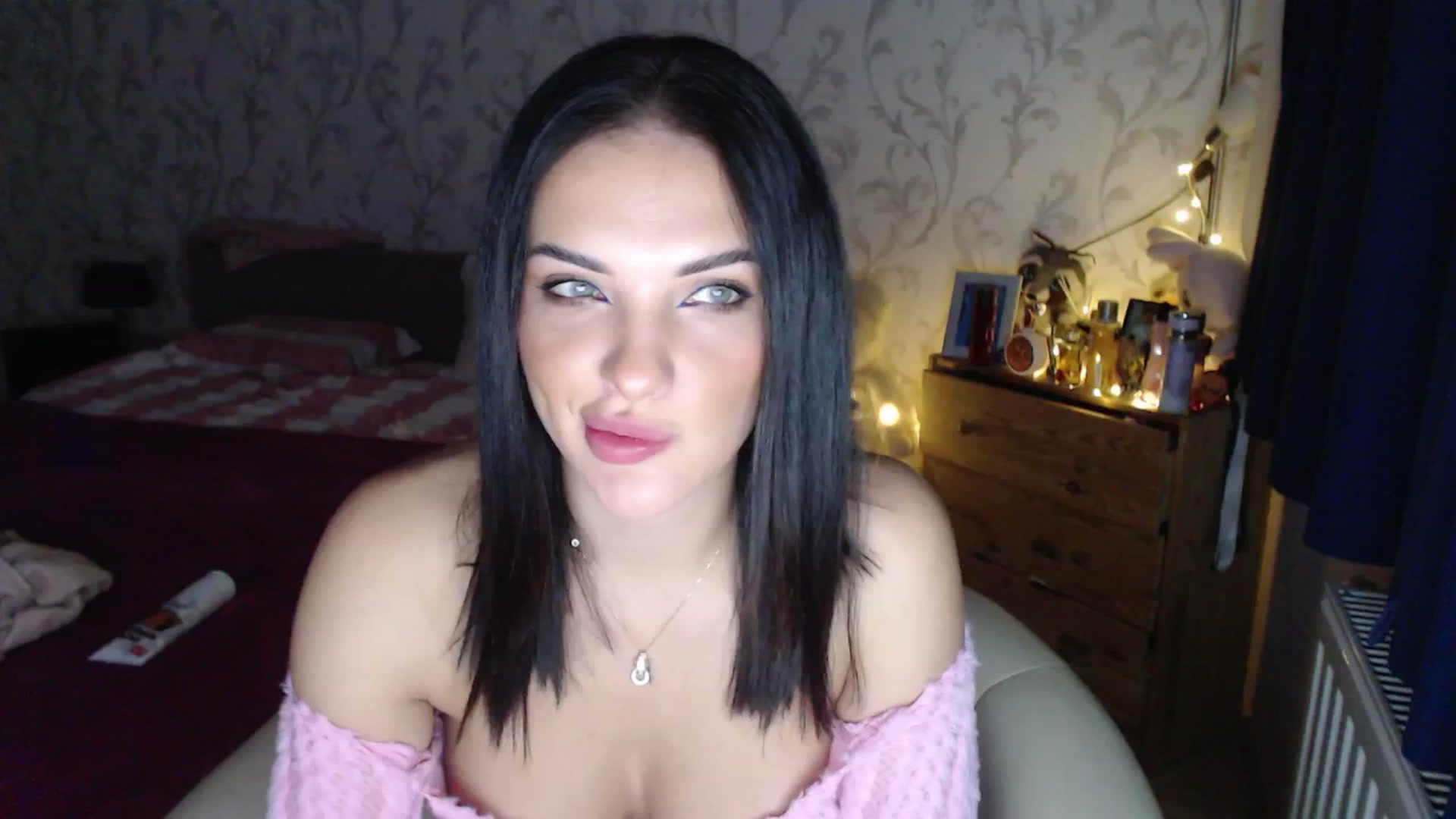Gallery image thumbnail from AshleyJohnes's myfreecams stream on, 11/20/2025, 05:00 image 13 of 20
