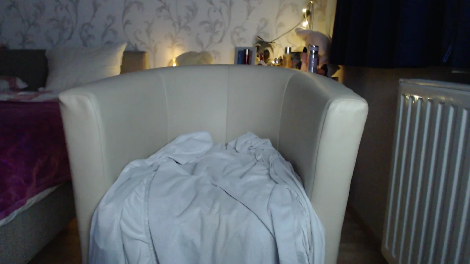 Gallery image thumbnail from AshleyJohnes's myfreecams stream on, 11/20/2025, 05:00 image 4 of 20
