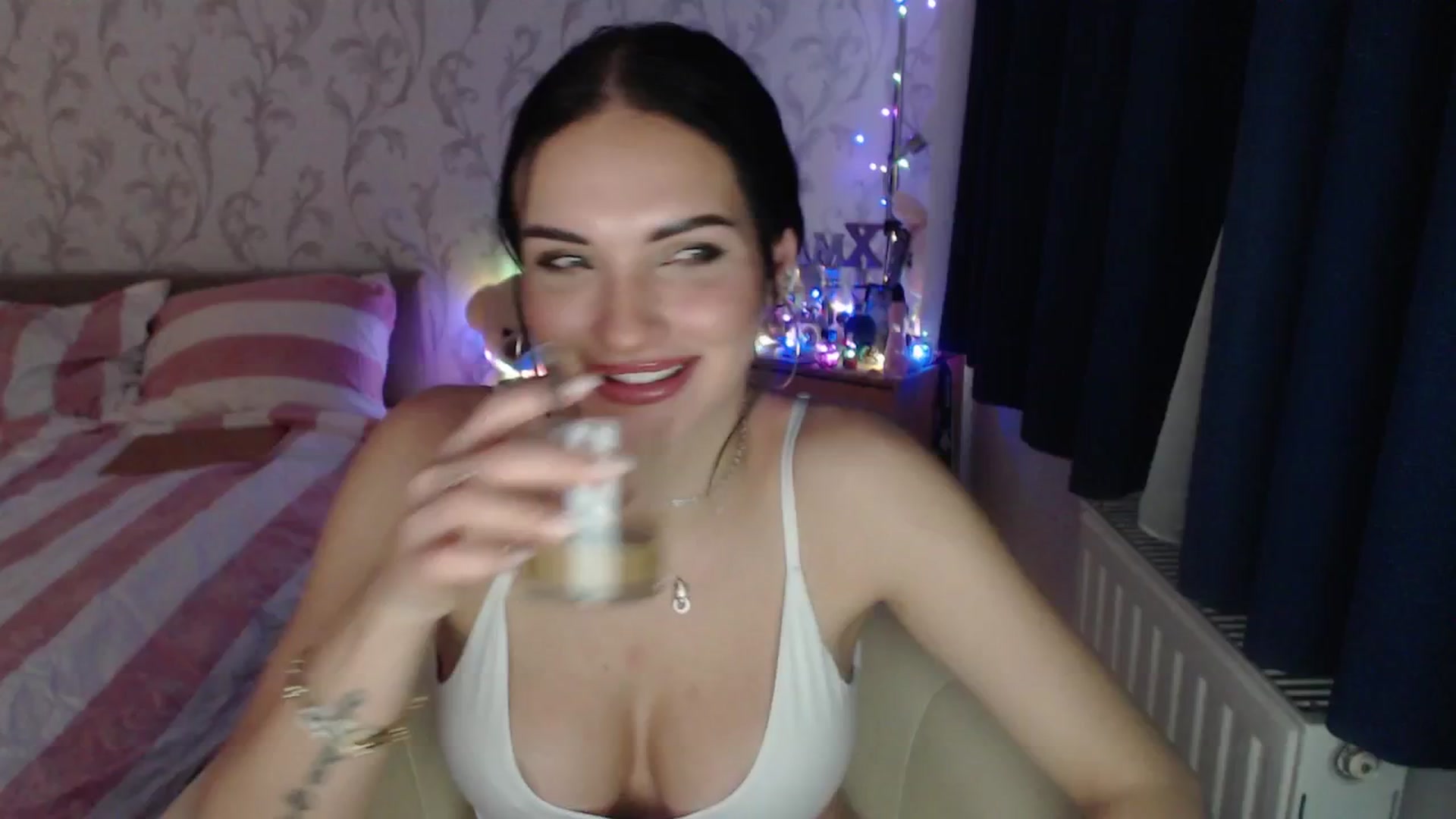 Gallery image thumbnail from AshleyJohnes's myfreecams stream on, 01/03/2026, 23:32 image 4 of 20