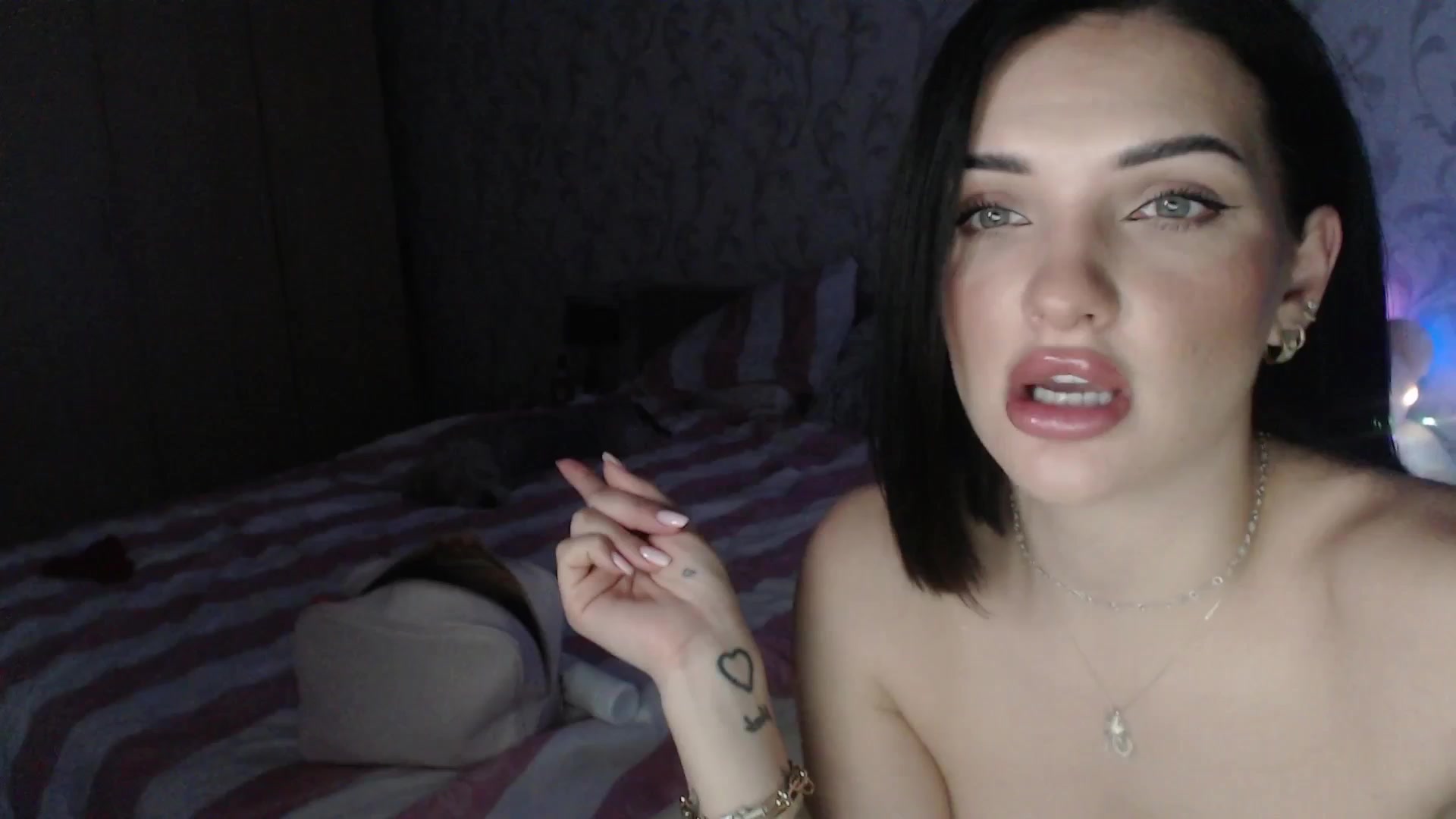 Gallery image thumbnail from AshleyJohnes's myfreecams stream on, 01/08/2026, 07:54 image 13 of 20