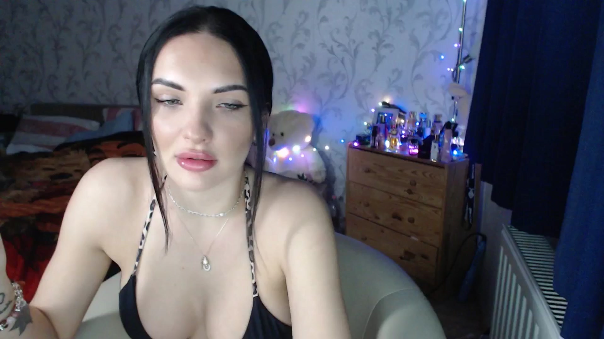 Gallery image thumbnail from AshleyJohnes's myfreecams stream on, 03/13/2026, 24:00 image 1 of 20
