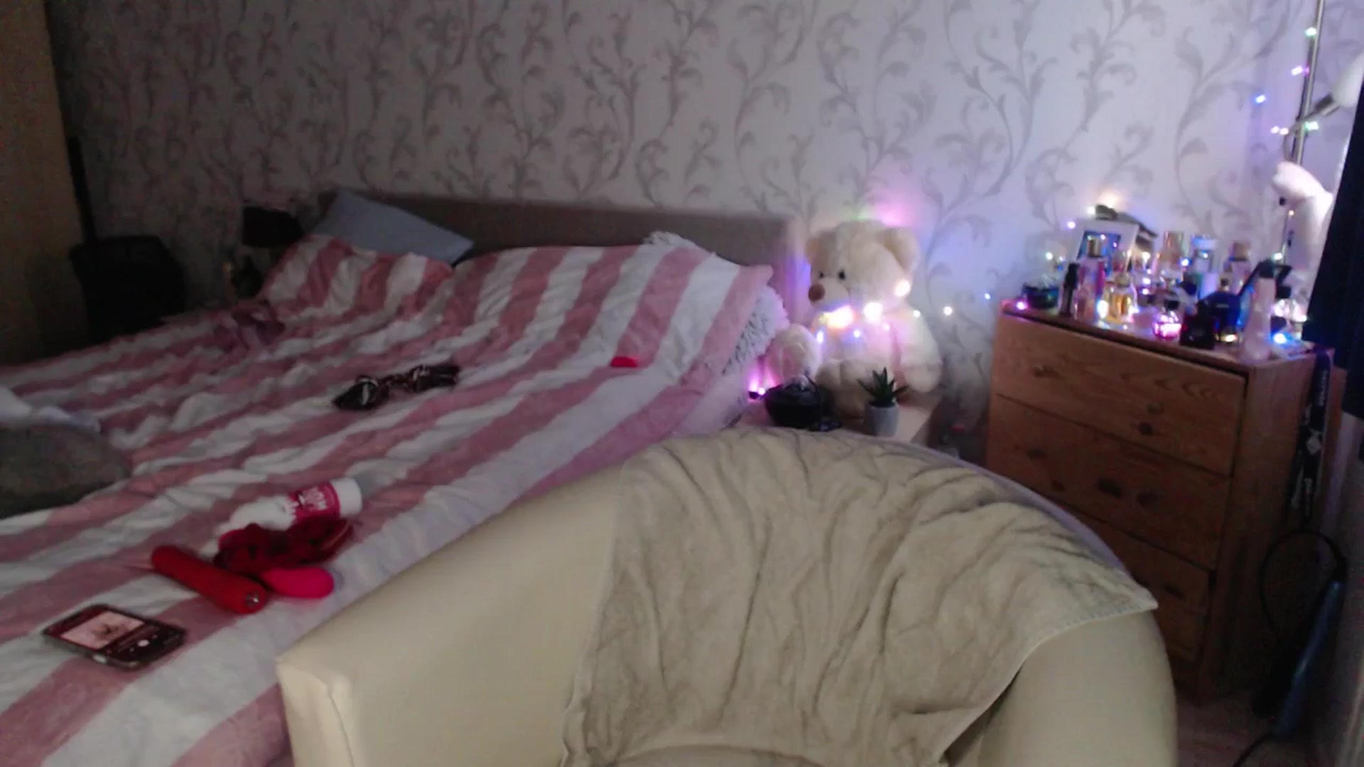 Gallery image thumbnail from AshleyJohnes's myfreecams stream on, 03/19/2026, 07:02 image 6 of 20
