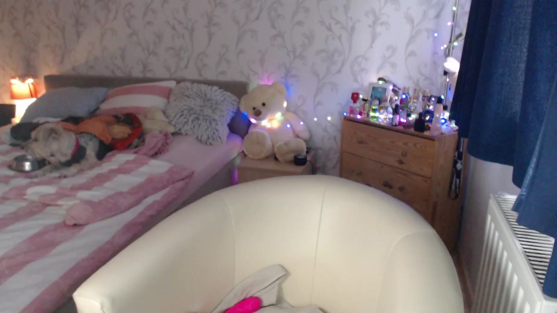 Gallery image thumbnail from AshleyJohnes's myfreecams stream on, 04/20/2026, 05:37 image 11 of 20