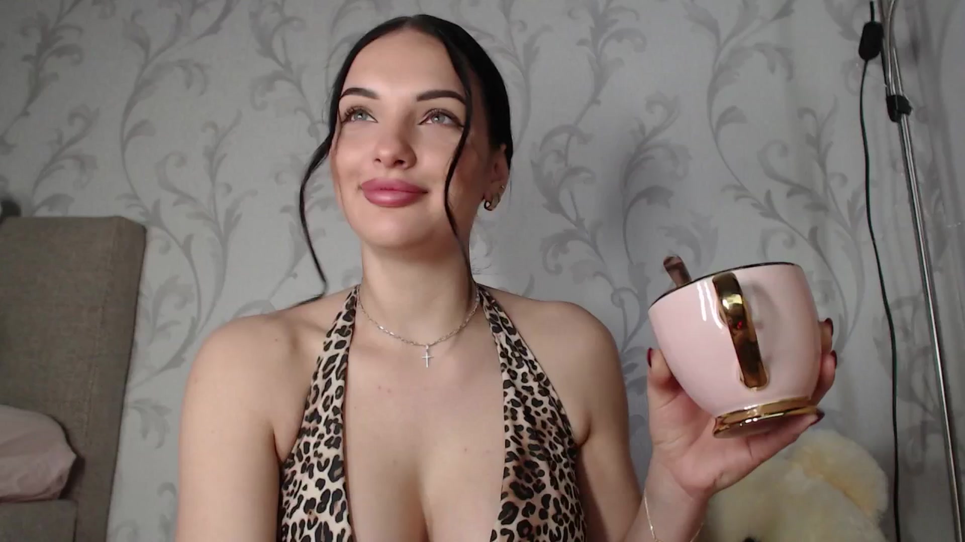 Gallery image thumbnail from AshleyJohnes's myfreecams stream on, 04/28/2026, 07:07 image 6 of 20