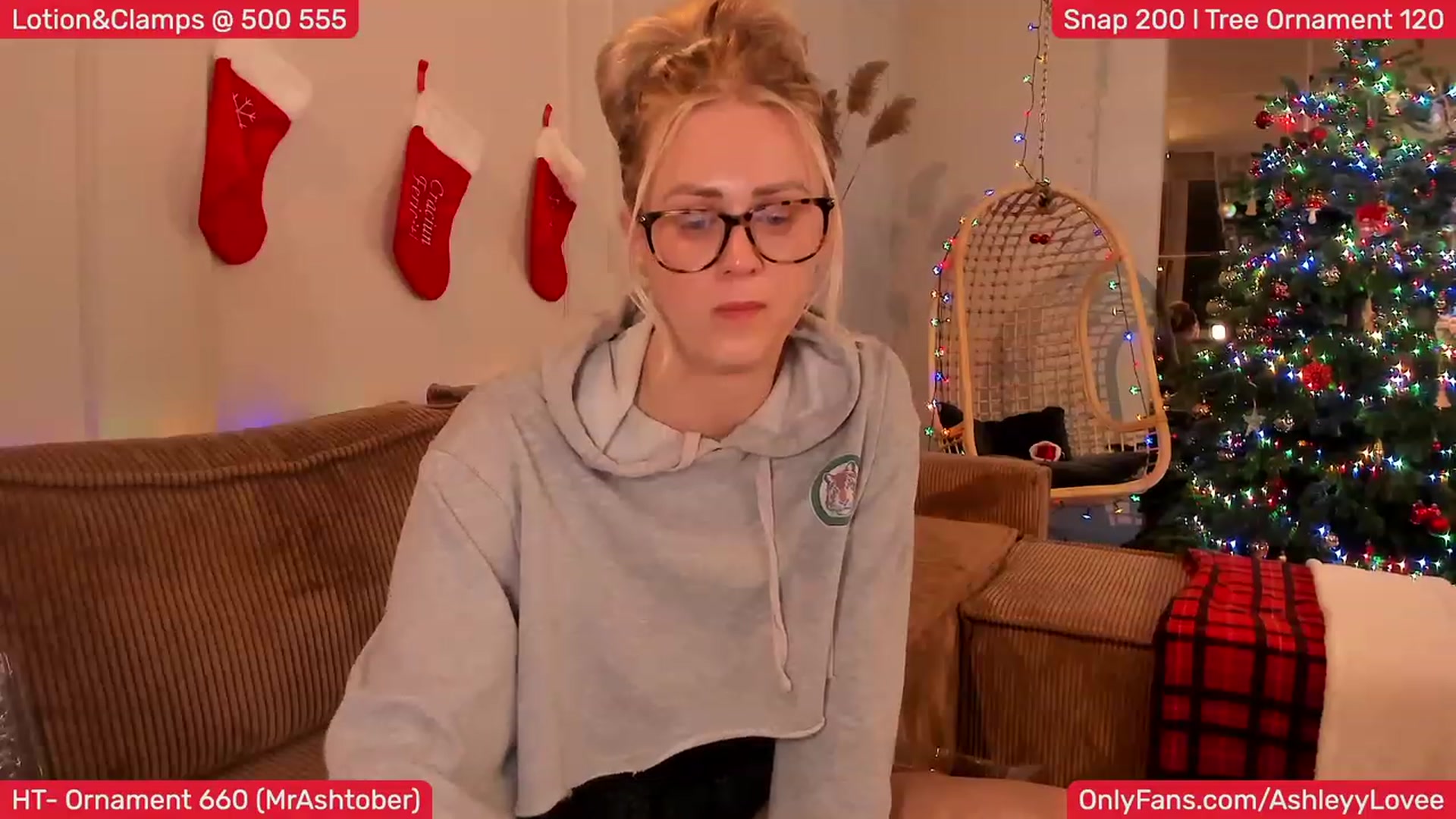 Gallery image thumbnail from AshleyLove's myfreecams stream on, 12/12/2023, 23:08 image 8 of 20