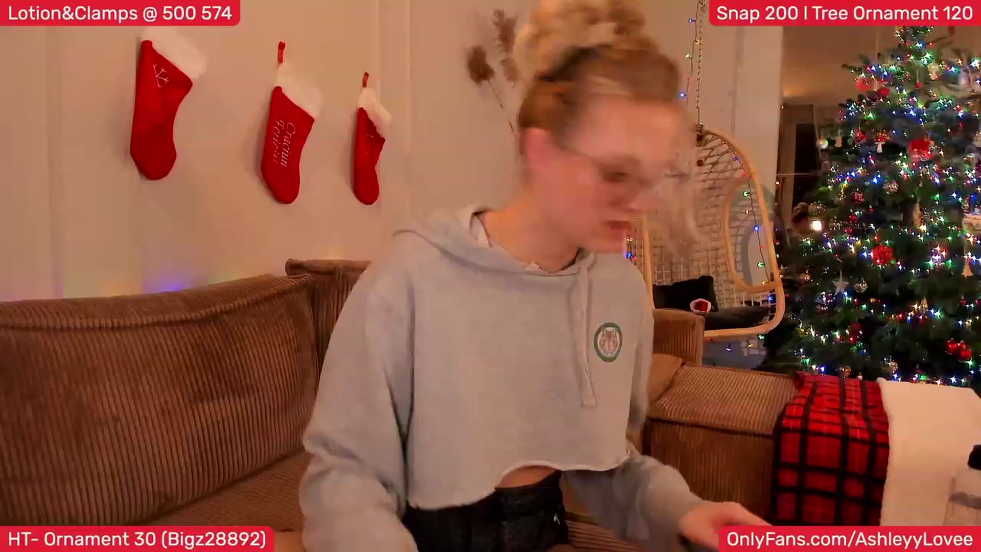 Gallery image thumbnail from AshleyLove's myfreecams stream on, 12/12/2023, 23:08 image 4 of 20
