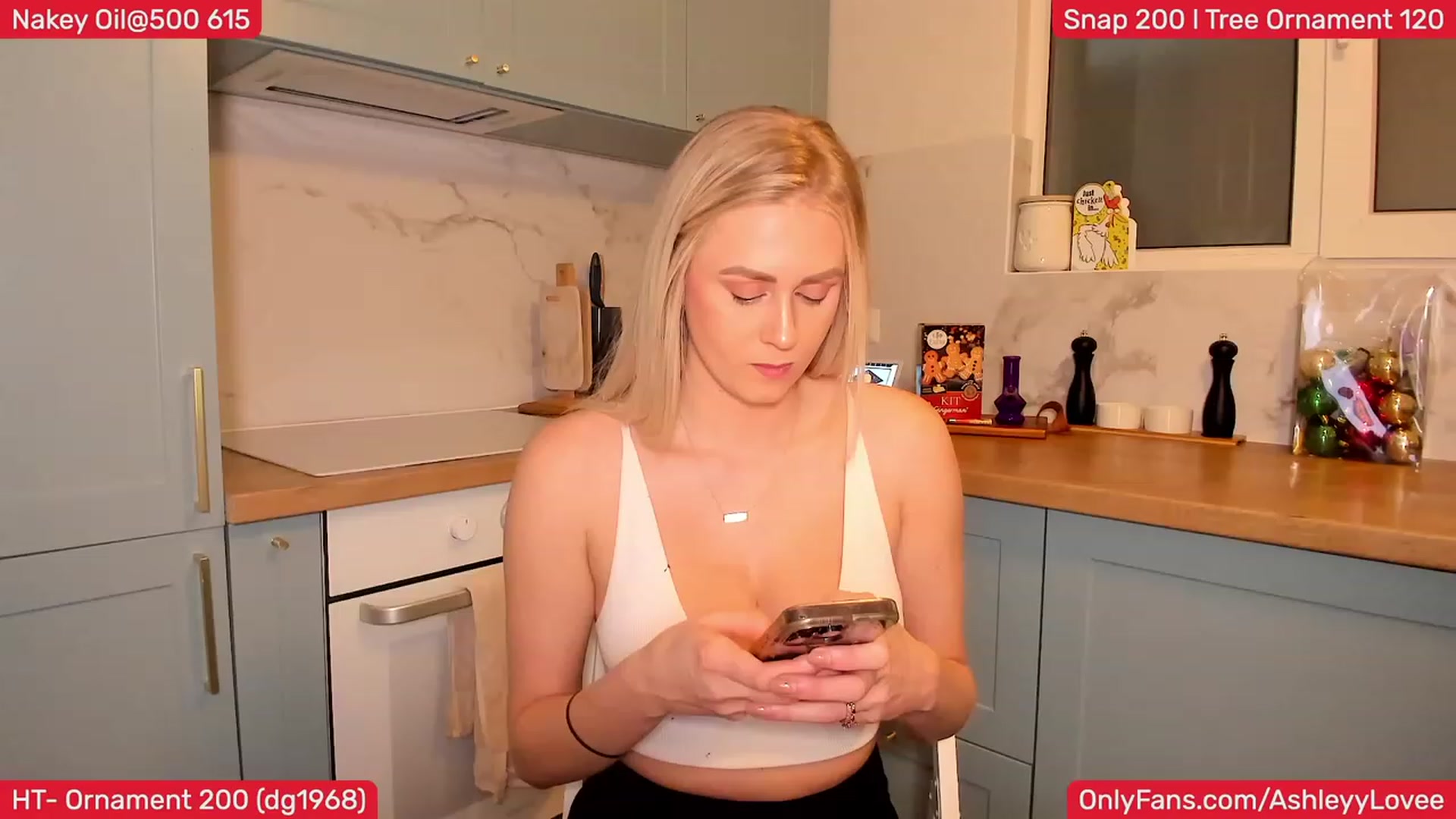 Gallery image thumbnail from AshleyLove's myfreecams stream on, 12/17/2023, 21:13 image 7 of 20