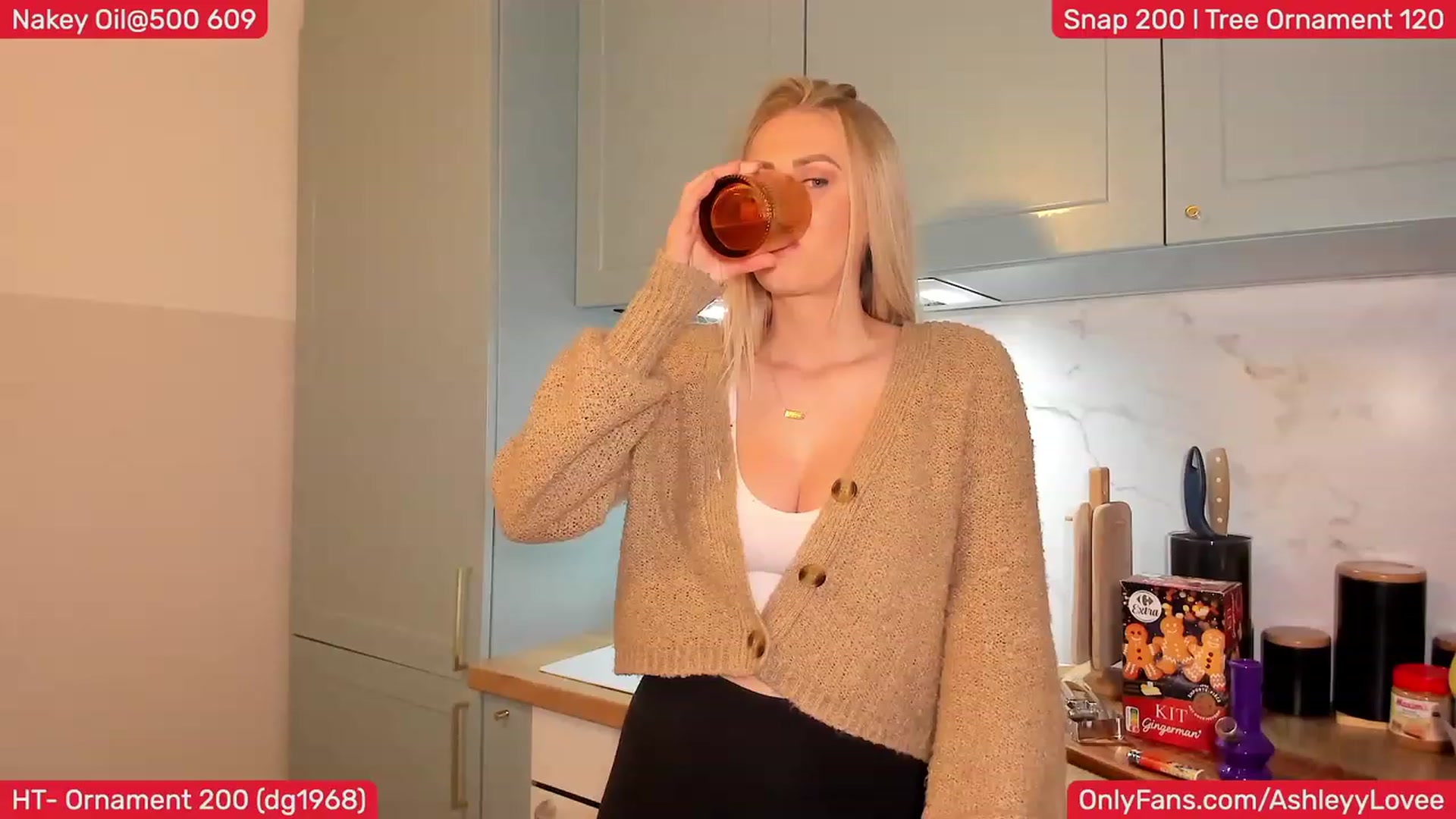 Gallery image thumbnail from AshleyLove's myfreecams stream on, 12/17/2023, 23:45 image 3 of 20