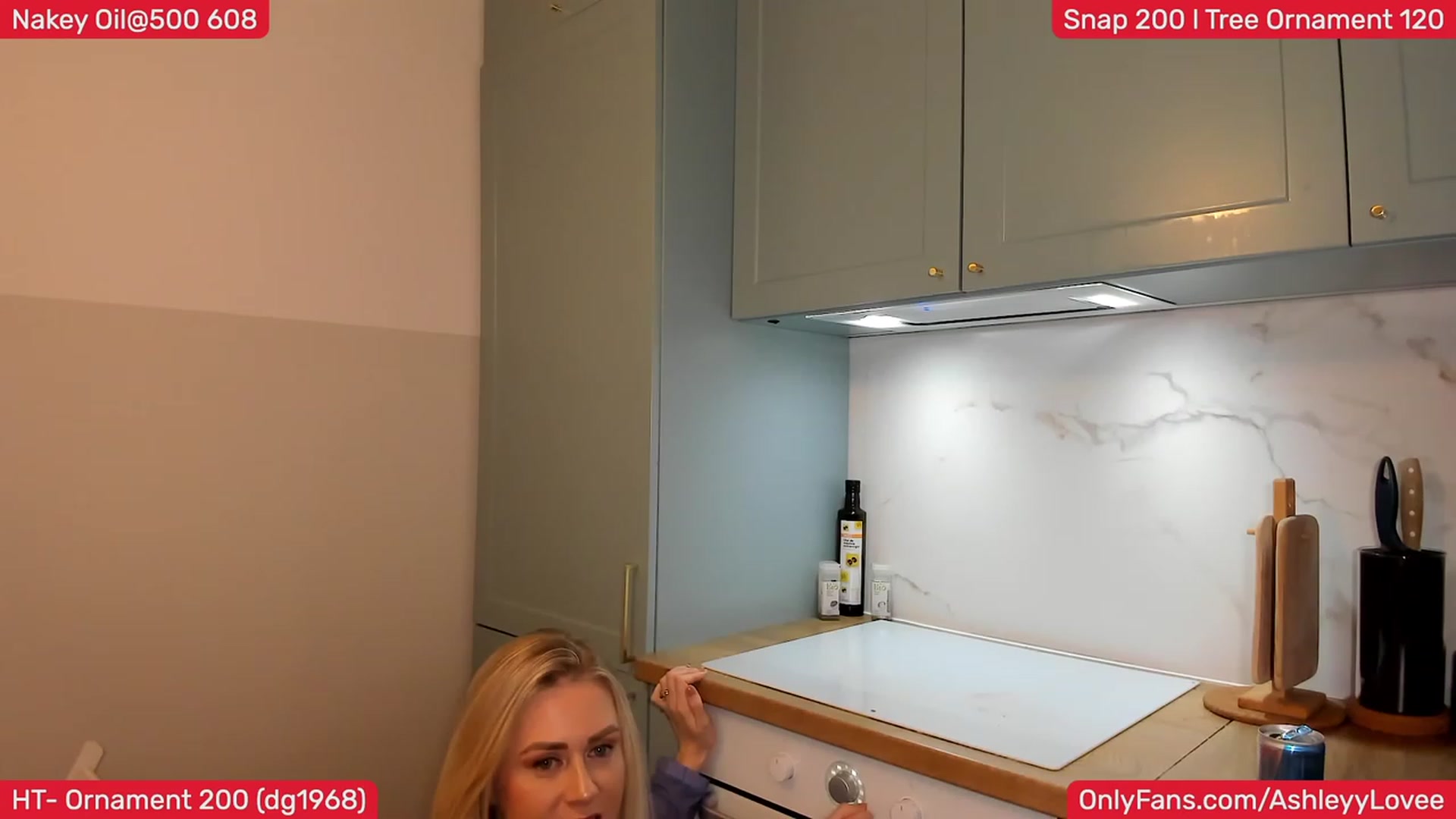 Gallery image thumbnail from AshleyLove's myfreecams stream on, 12/17/2023, 23:45 image 1 of 20