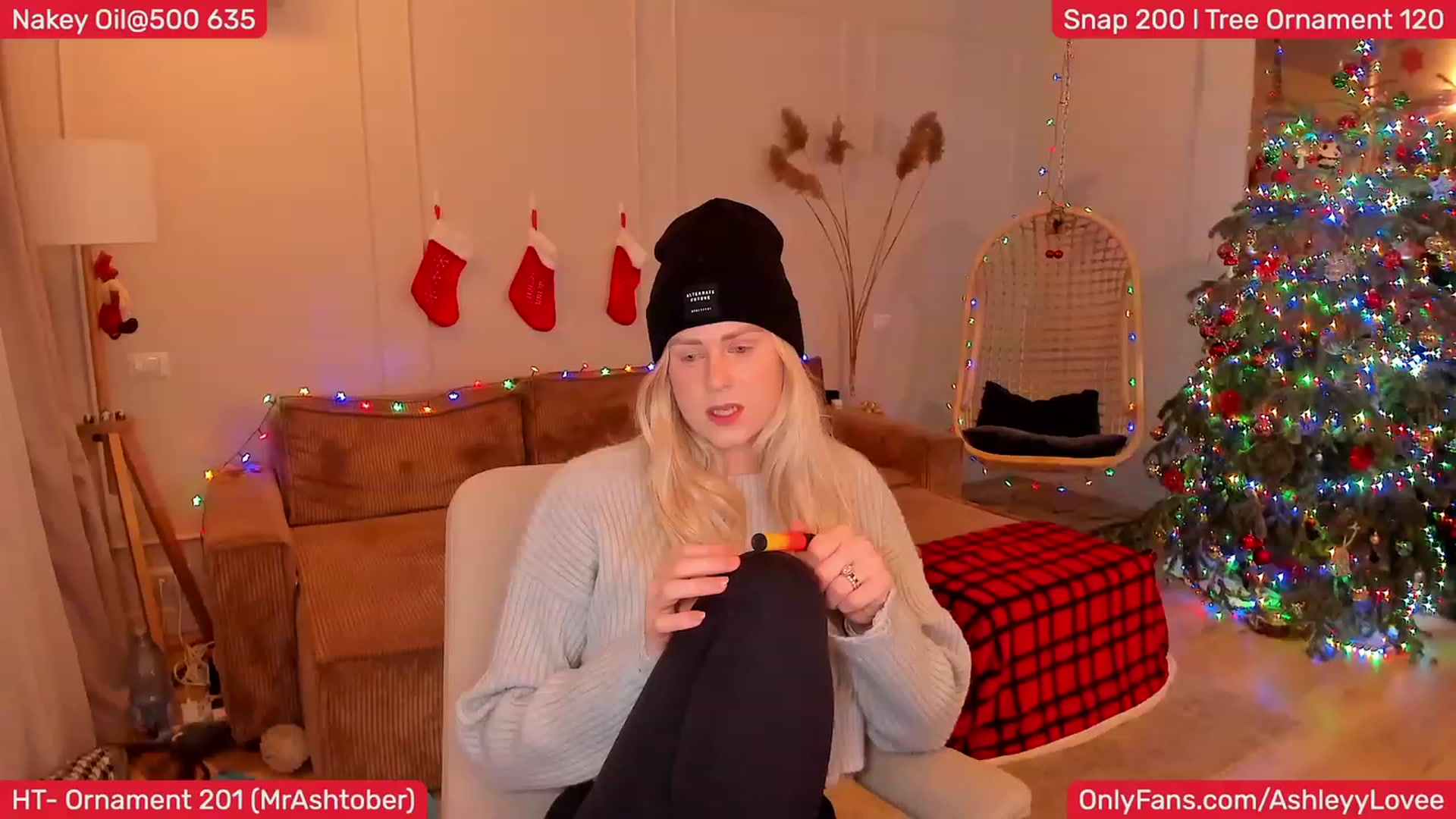Gallery image thumbnail from AshleyLove's myfreecams stream on, 12/28/2023, 20:11 image 3 of 20