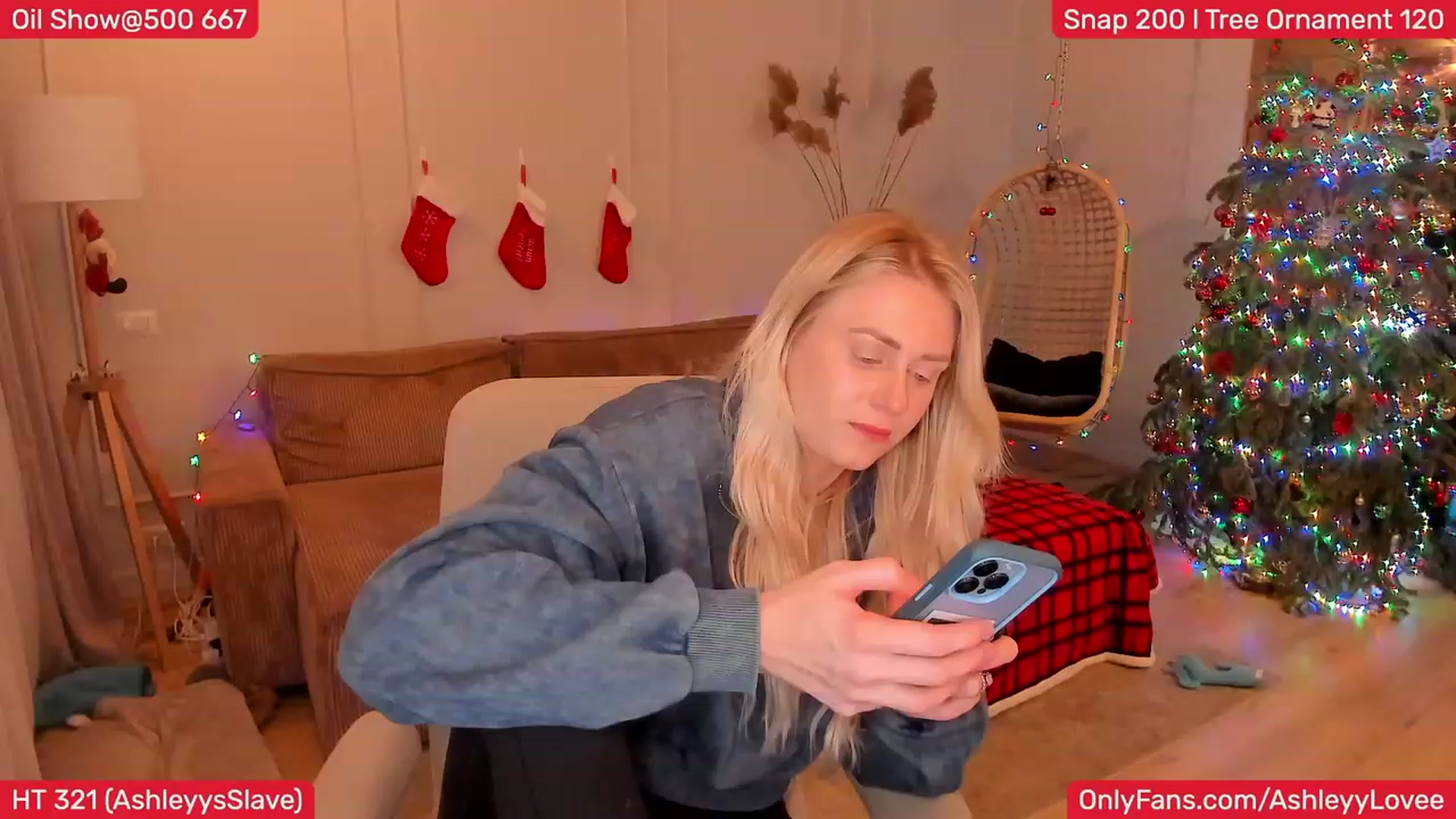 Gallery image thumbnail from AshleyLove's myfreecams stream on, 12/31/2023, 24:11 image 9 of 20