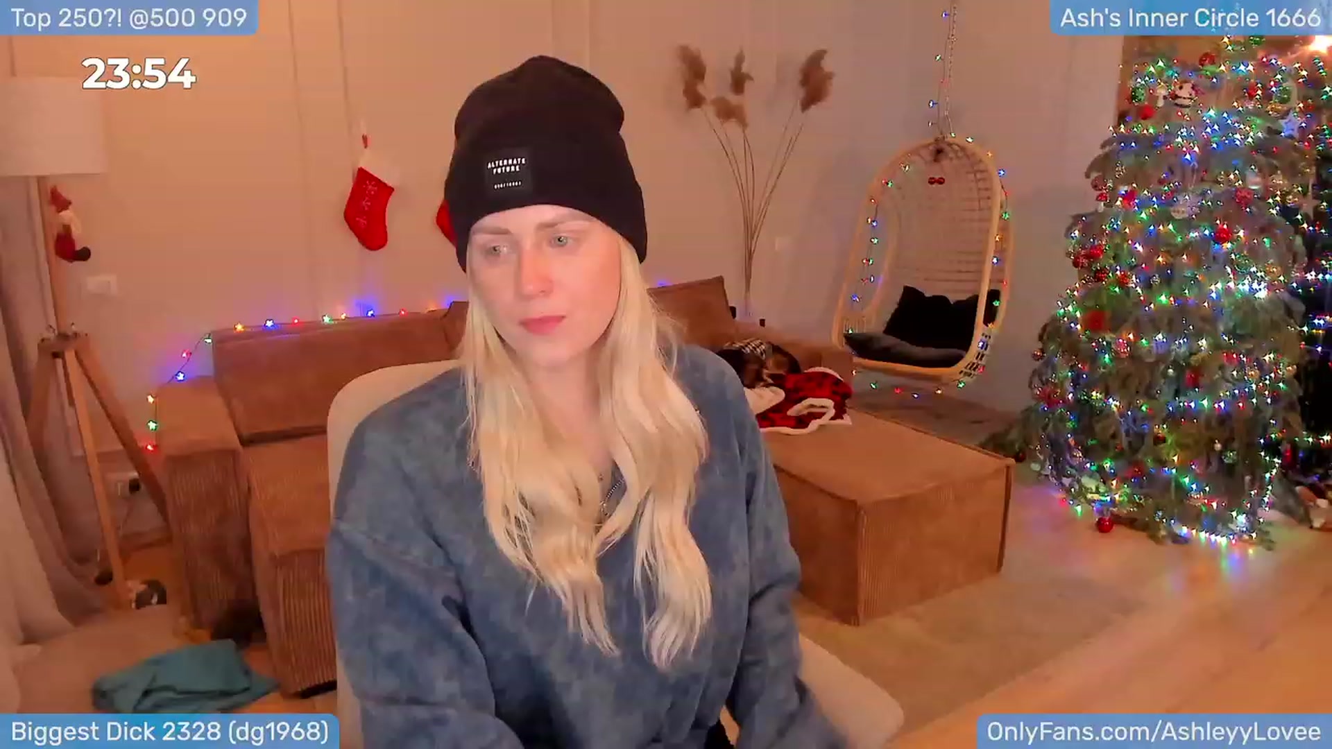 Gallery image thumbnail from AshleyLove's myfreecams stream on, 01/03/2024, 22:03 image 15 of 20