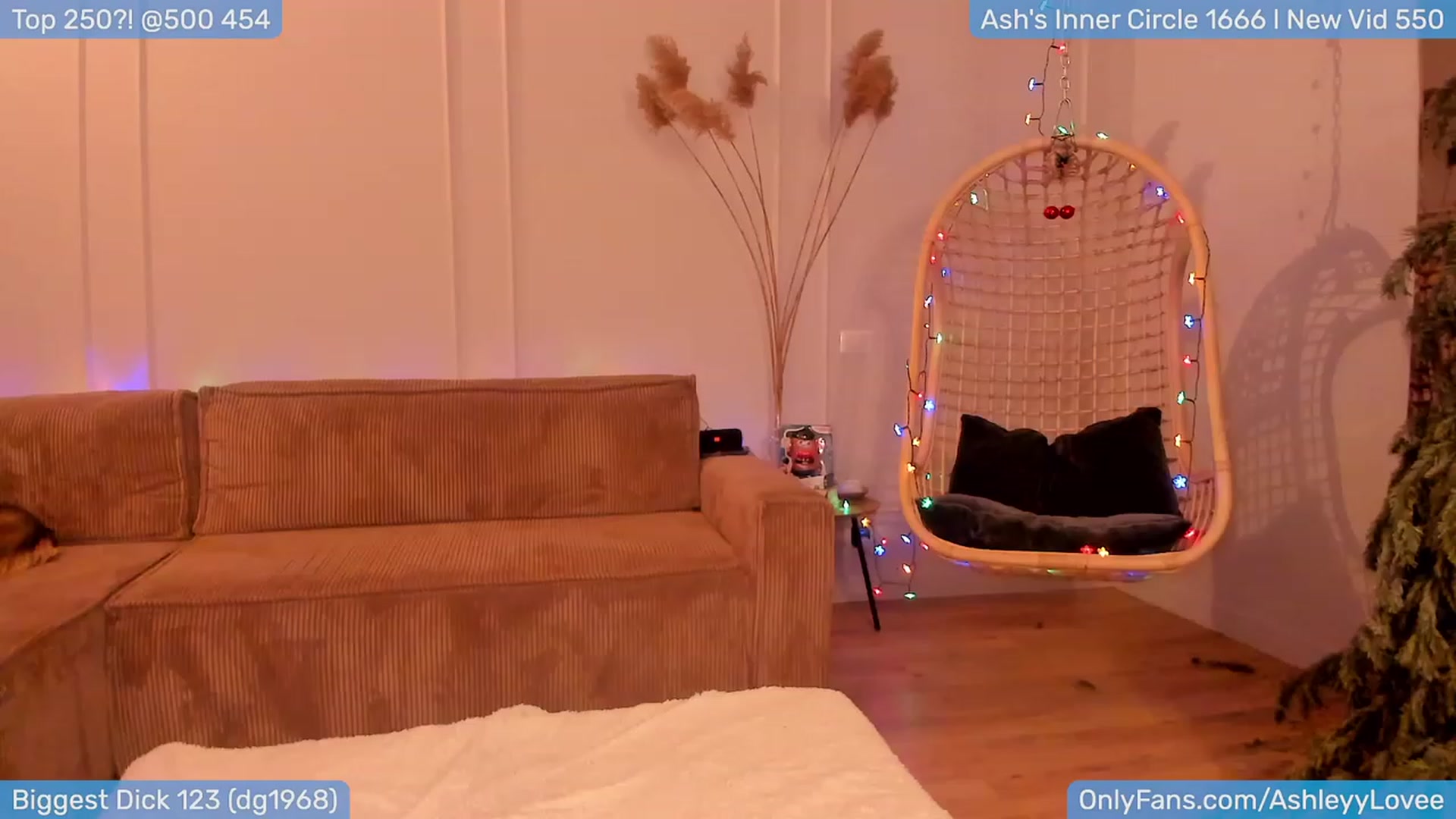 Gallery image thumbnail from AshleyLove's myfreecams stream on, 01/06/2024, 19:54 image 13 of 20