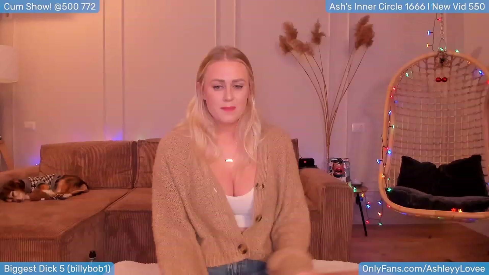 Gallery image thumbnail from AshleyLove's myfreecams stream on, 01/06/2024, 19:54 image 2 of 20