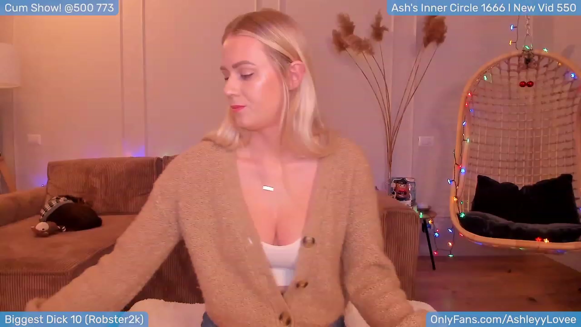 Gallery image thumbnail from AshleyLove's myfreecams stream on, 01/06/2024, 19:54 image 5 of 20