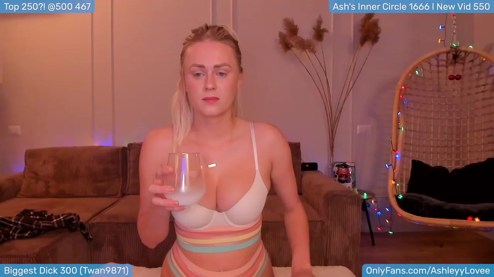 Gallery image thumbnail from AshleyLove's myfreecams stream on, 01/07/2024, 20:28 image 3 of 20