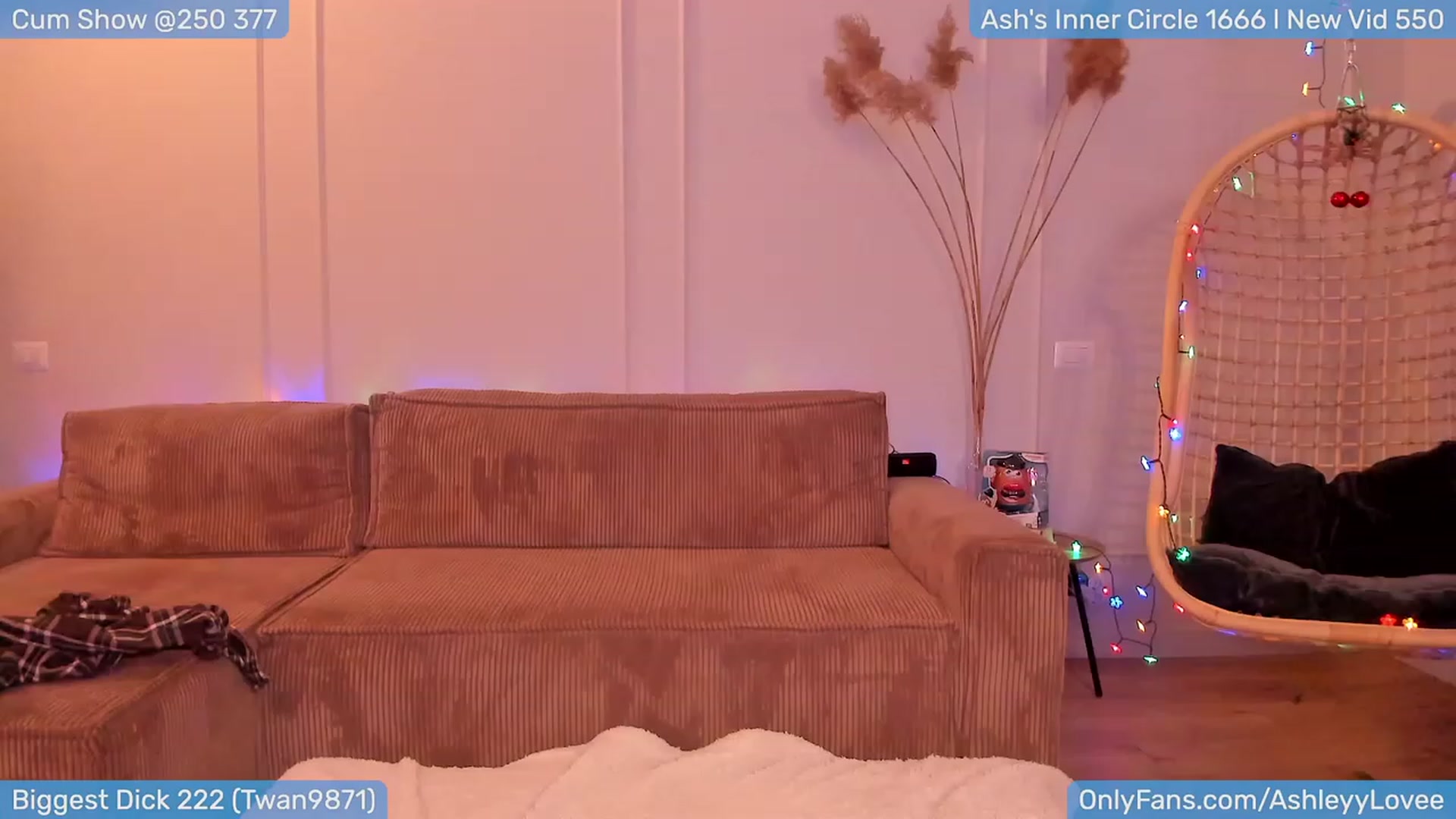 Gallery image thumbnail from AshleyLove's myfreecams stream on, 01/07/2024, 22:23 image 8 of 20