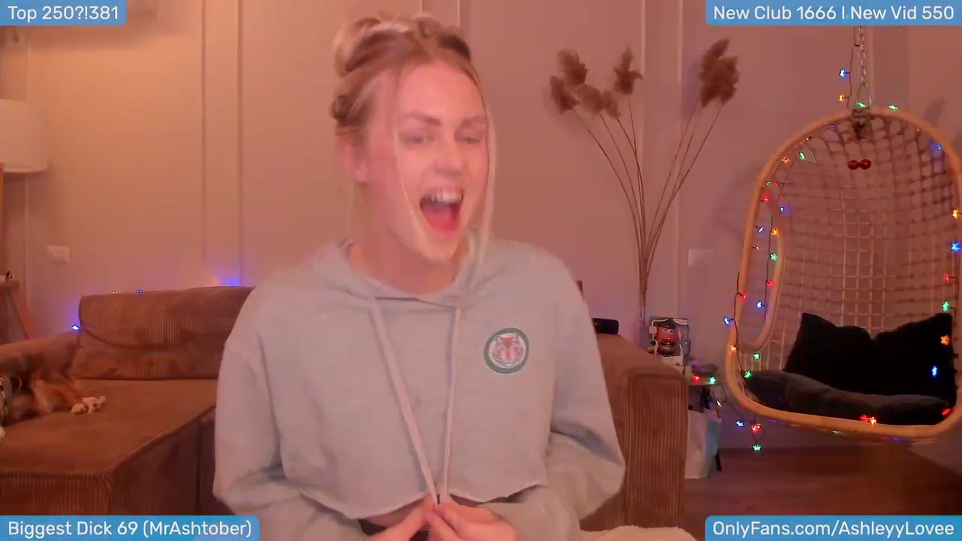 Gallery image thumbnail from AshleyLove's myfreecams stream on, 01/10/2024, 20:17 image 7 of 20