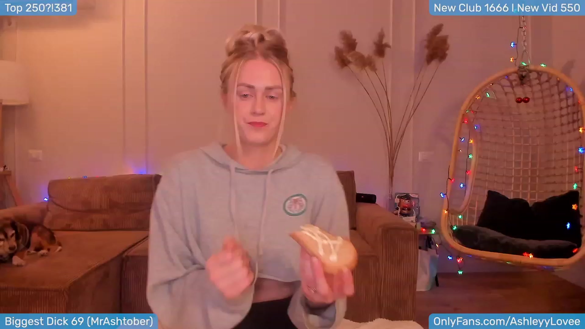 Gallery image thumbnail from AshleyLove's myfreecams stream on, 01/10/2024, 20:17 image 9 of 20